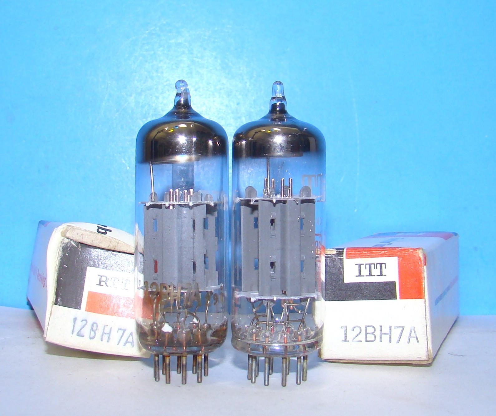 12BH7A NOS Matsushita radio audio vacuum tubes 2 valves tested Japan 12BH7