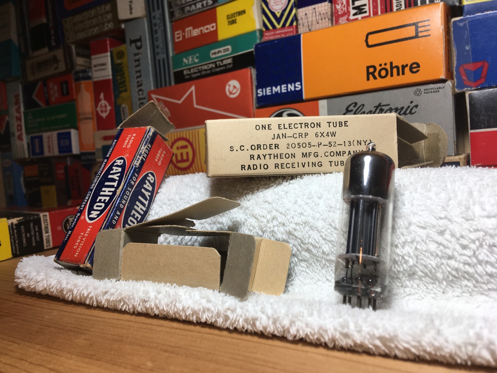1x Vintage Raytheon USA 6X4 RectifierTube /Swoop TopD /BlackPlate /OEBox 1952