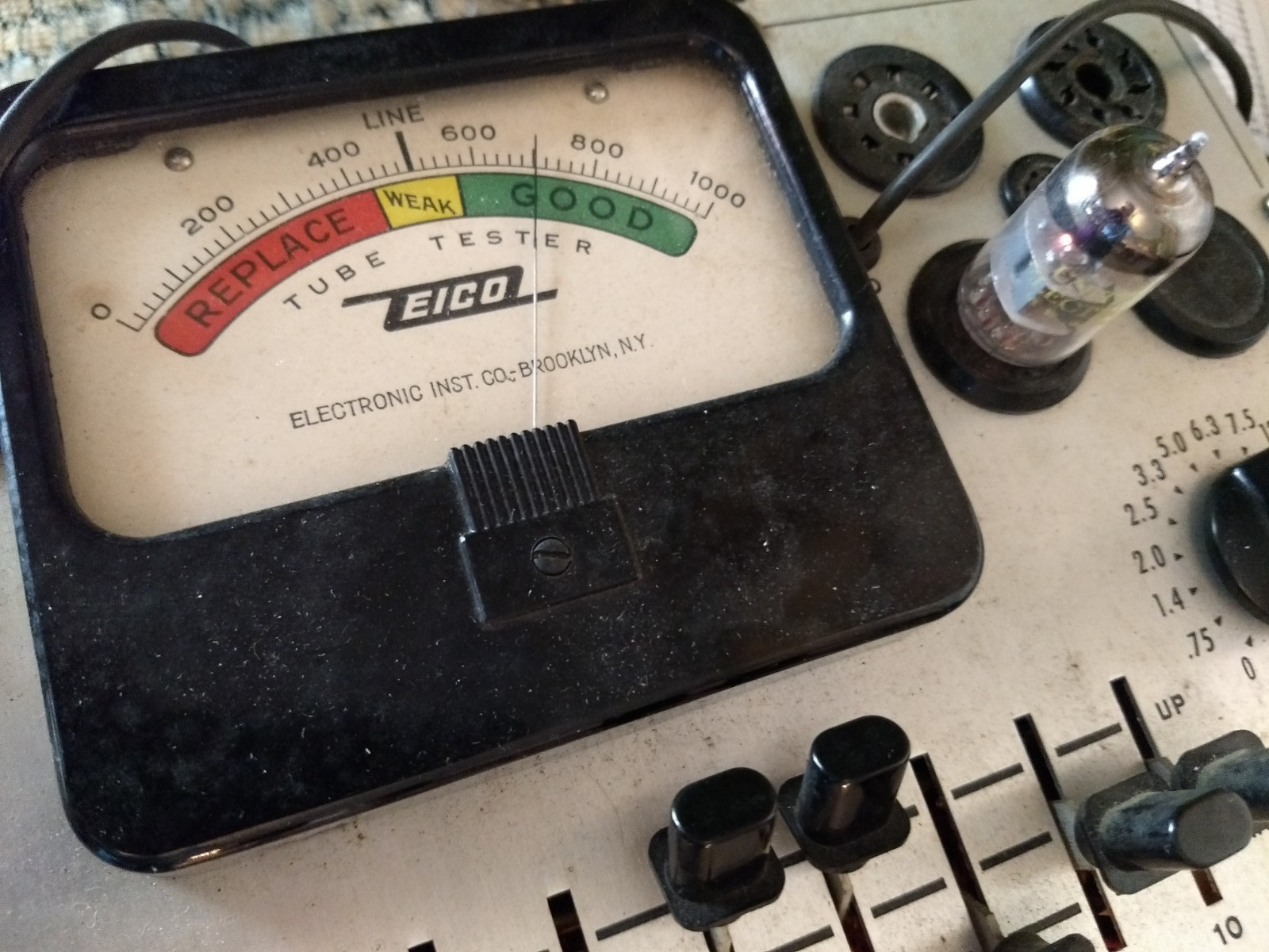 2 Strong RCA GE & UNITED Gray Plate A-Frame Dimpled Disc Getter 6DJ8 ECC88 Tubes