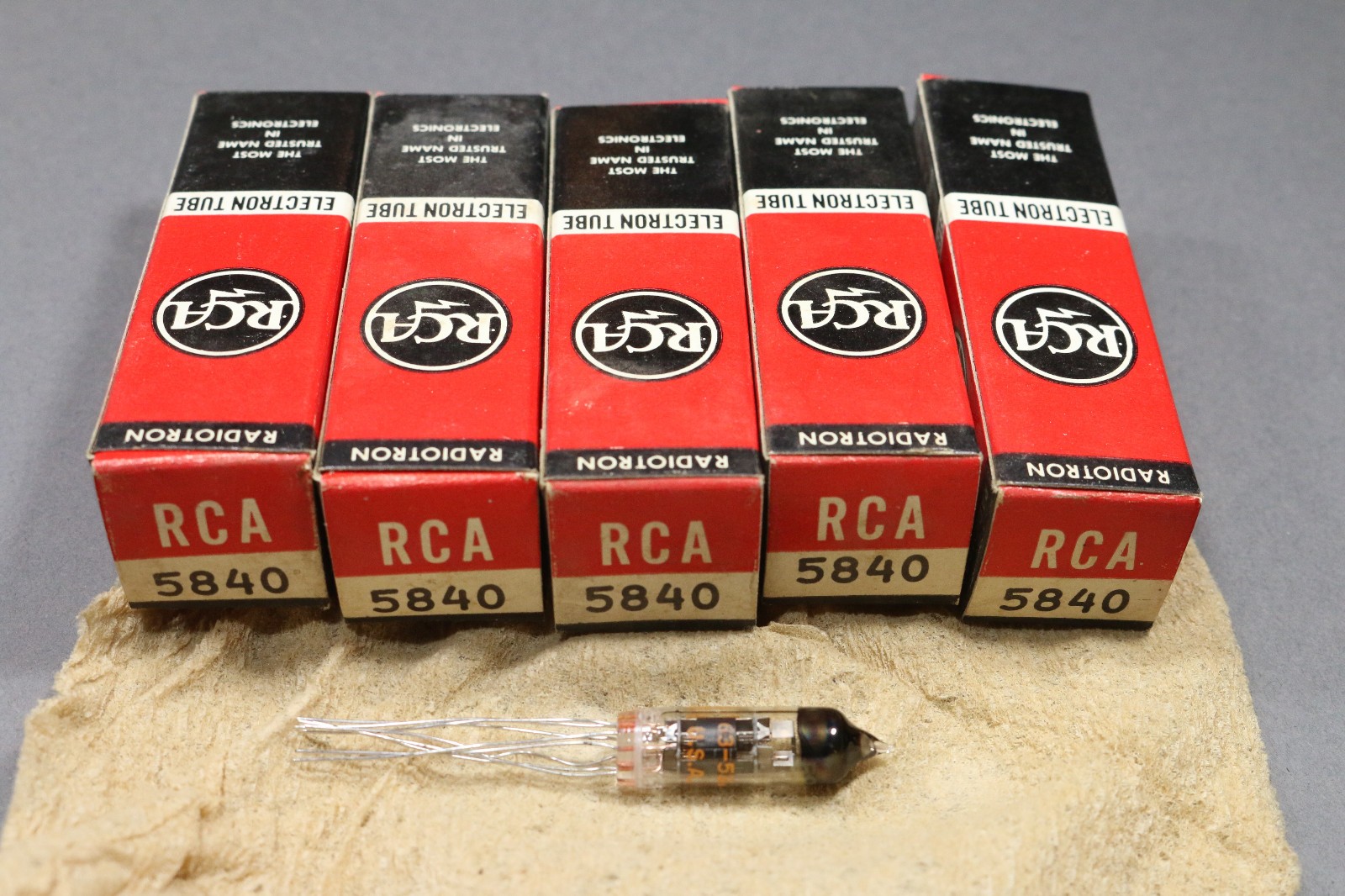 Lot of 5 Vintage RCA 5840 Vacuum Tube Sharp-Cutoff Pentode NOS Date-Matched USA