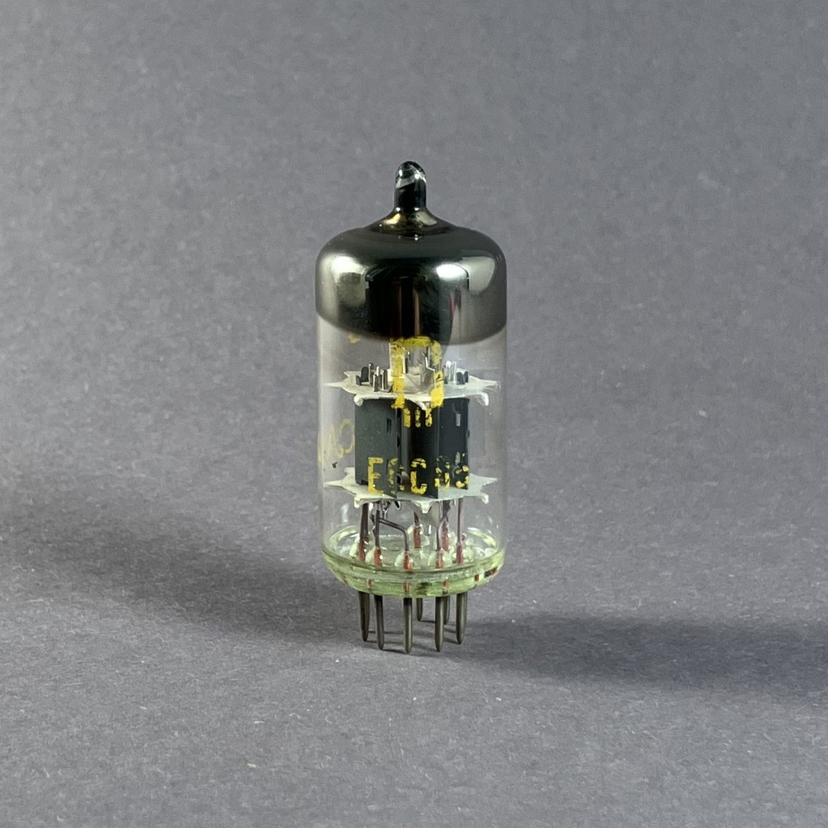 1x Vintage RFT ECC85 / 6AQ8 Halo Getter Used – Tested