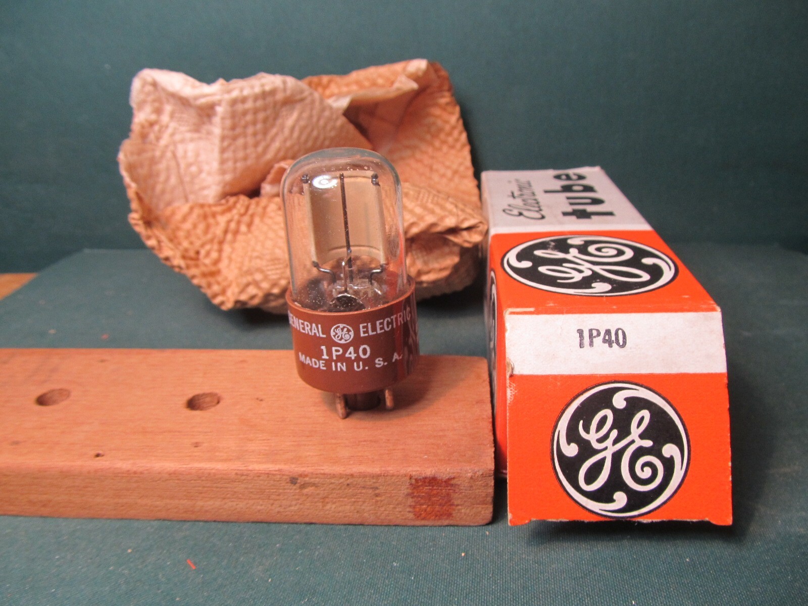 1P40 VACUUM PHOTO TUBE Vintage NOS GE USA photocell Qty Available