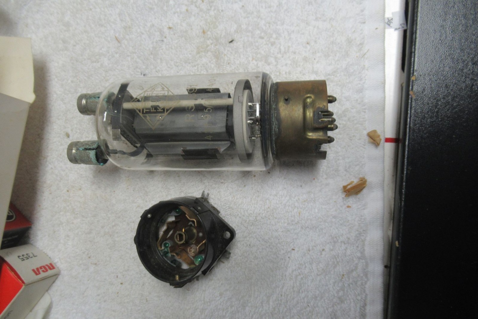 Telefunken Valve RS391, with socket