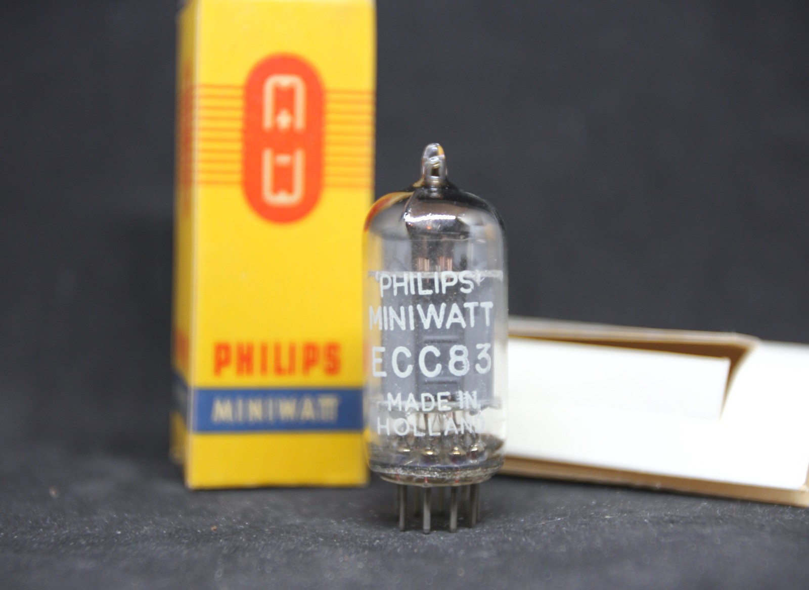 Philips ECC83 – Foiled D-getter 1957 “Balanced” NOS