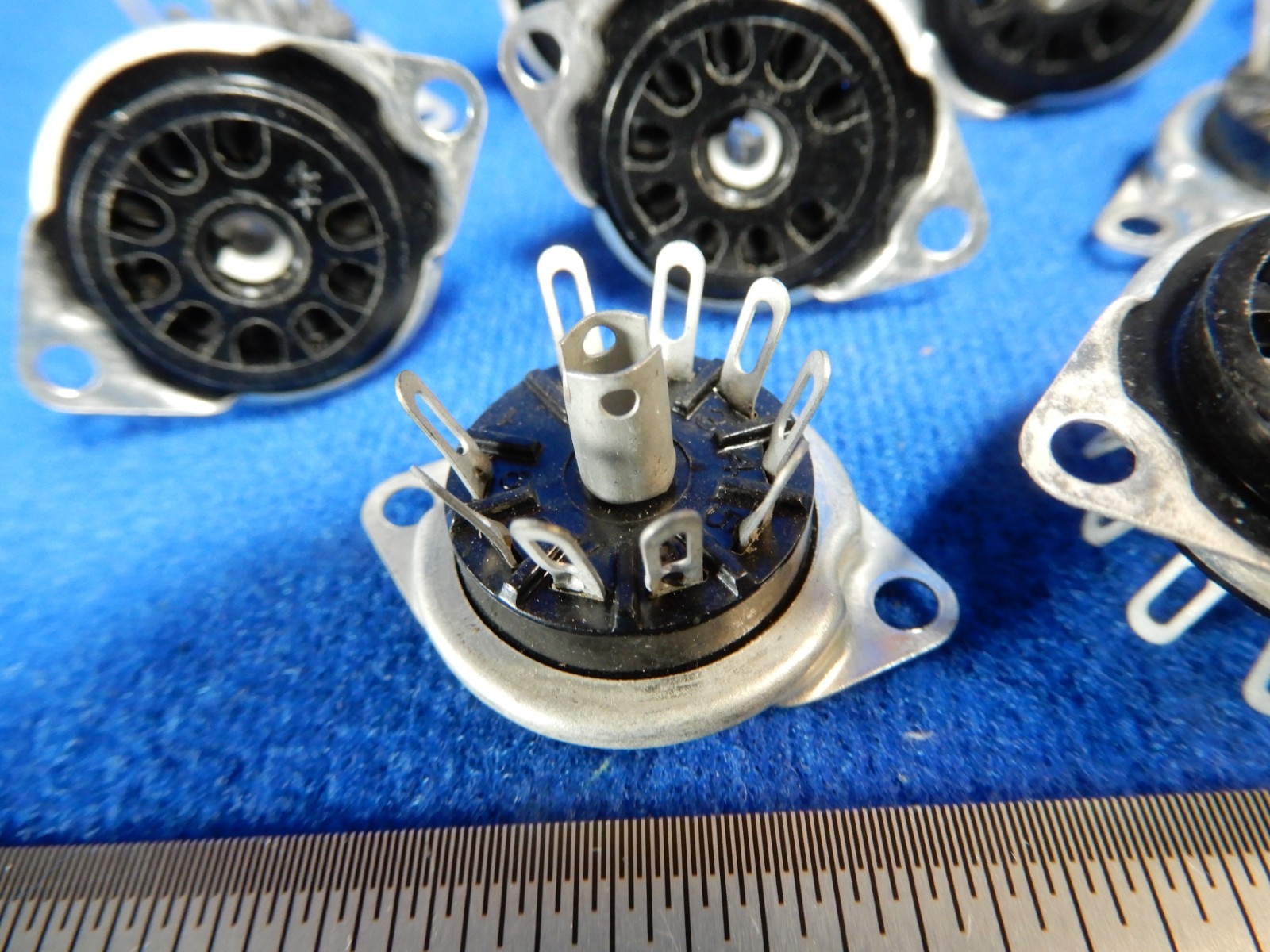 Bottom Mount 9 Pin Vacuum Tube Sockets Great Quality Qty 10 NOS 1 1/8″ Btwn Cntr