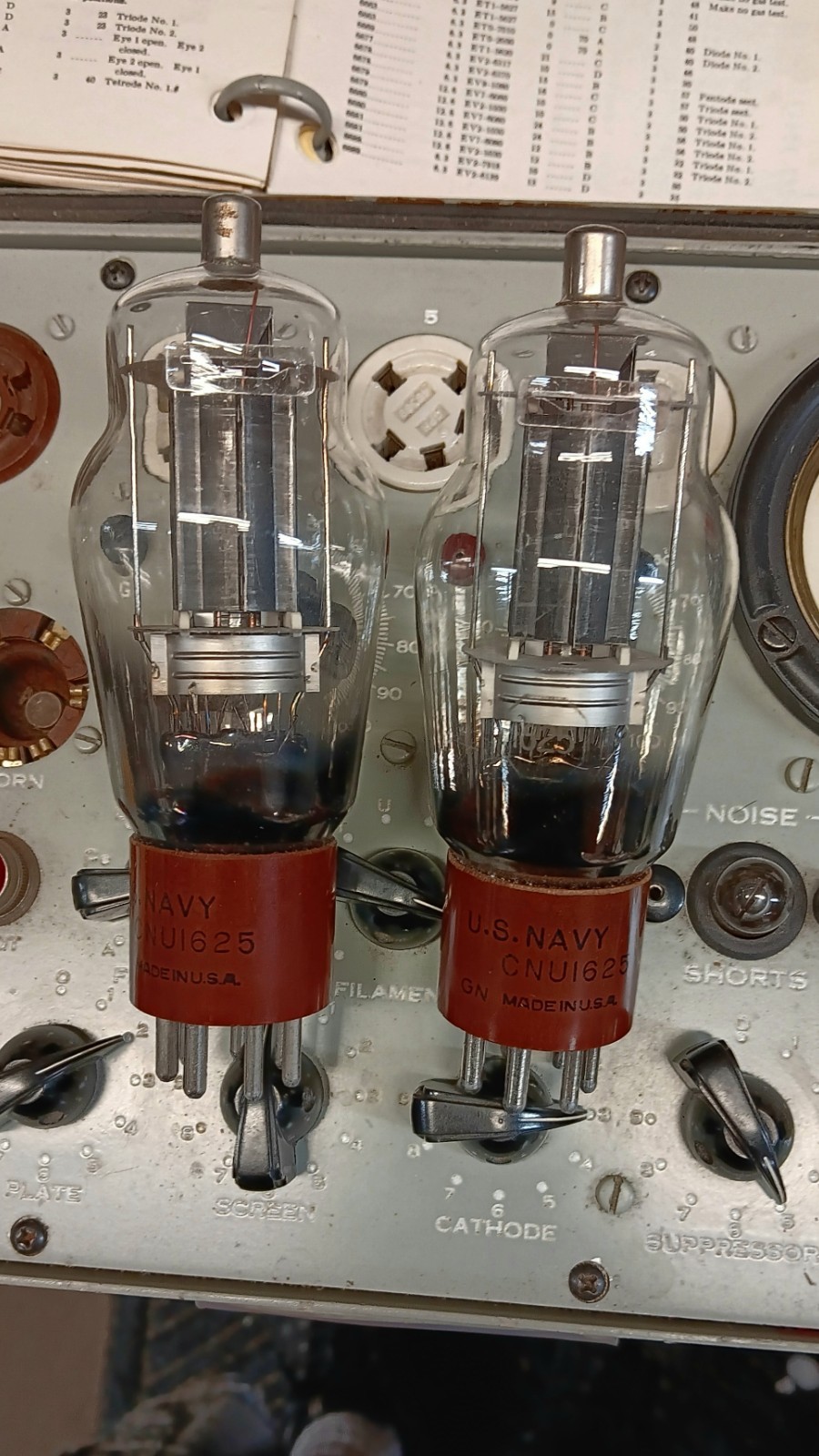 PAIR NATIONAL UNION USN CNU 1625 BLACK PLATE WW2 ERA TUBES, TV7 TESTED A-21