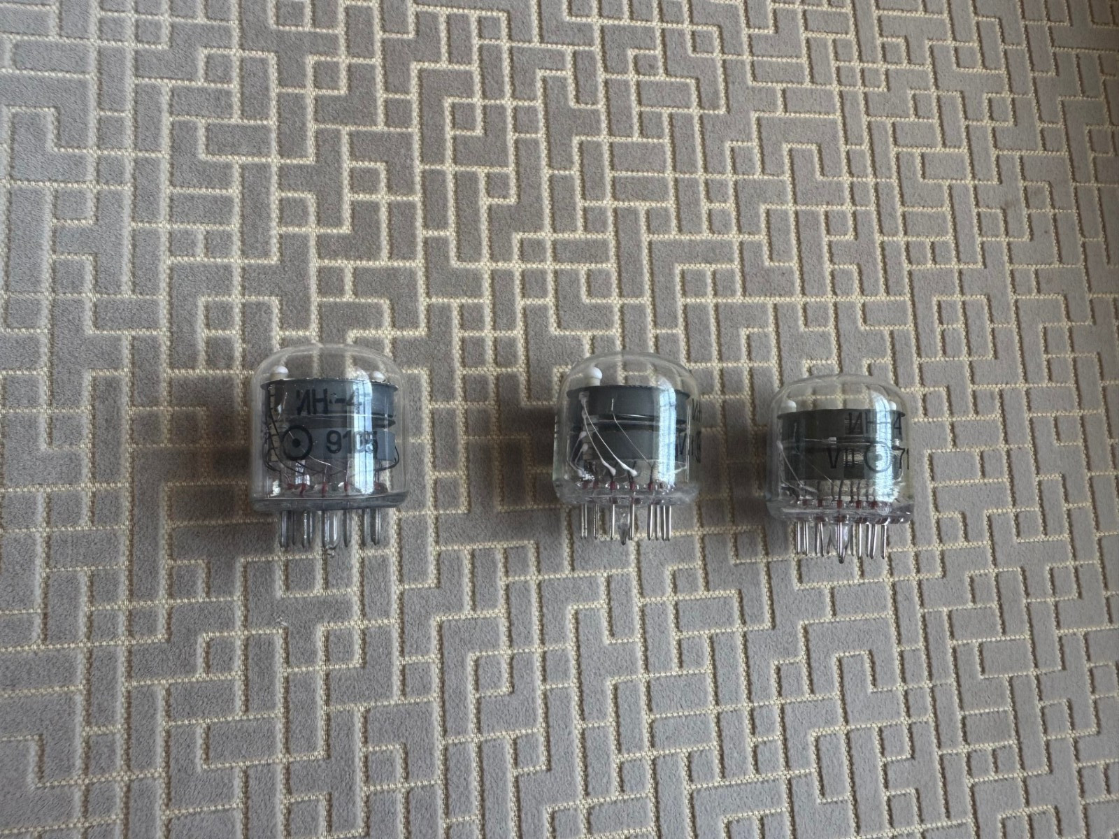IN-4 4 Pcs NEW NIXIE TUBES NOS 100% GARANTY WORKING IN4.US SELLER!!!