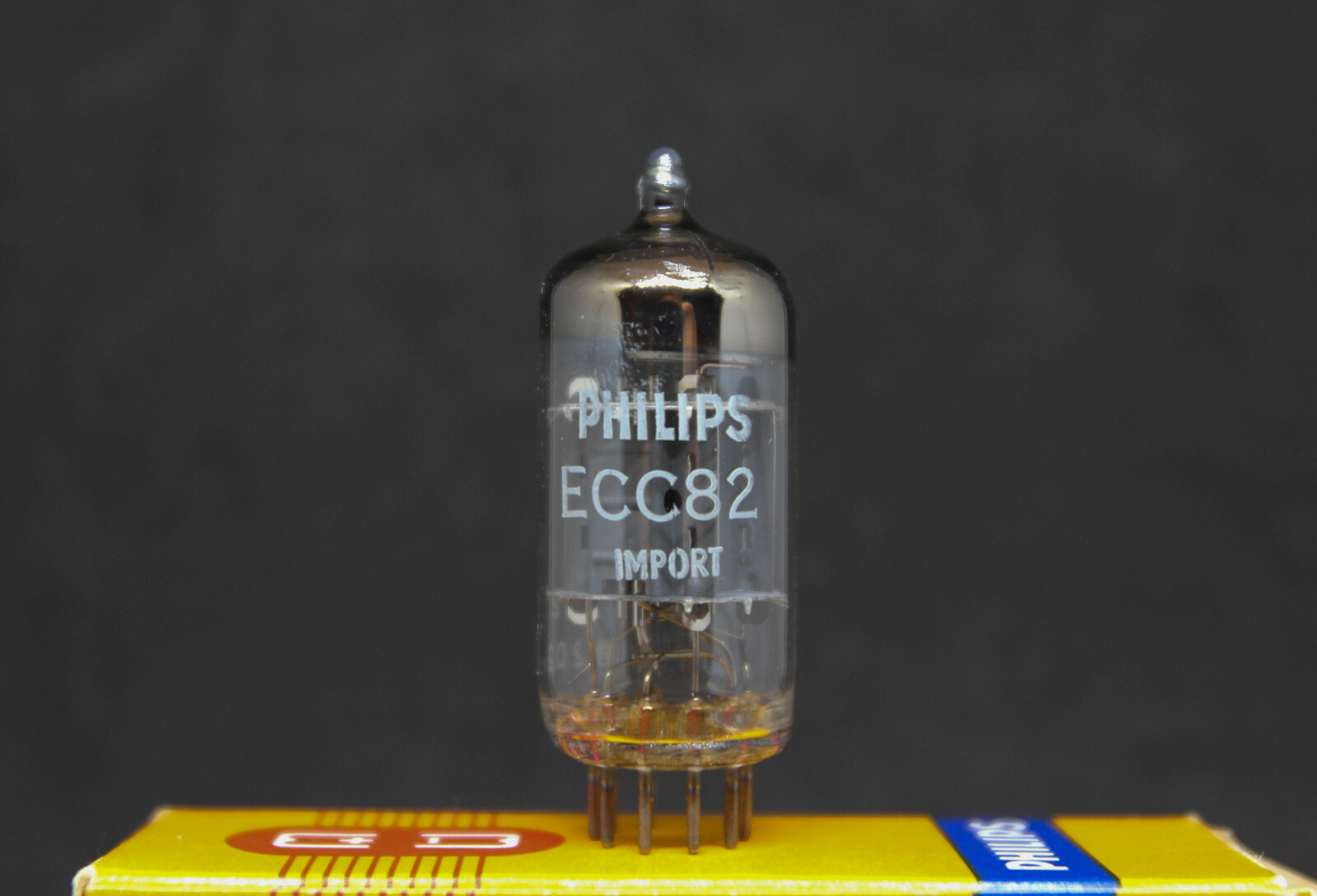 Philips / Mullard ECC82 – balanced tube NOS