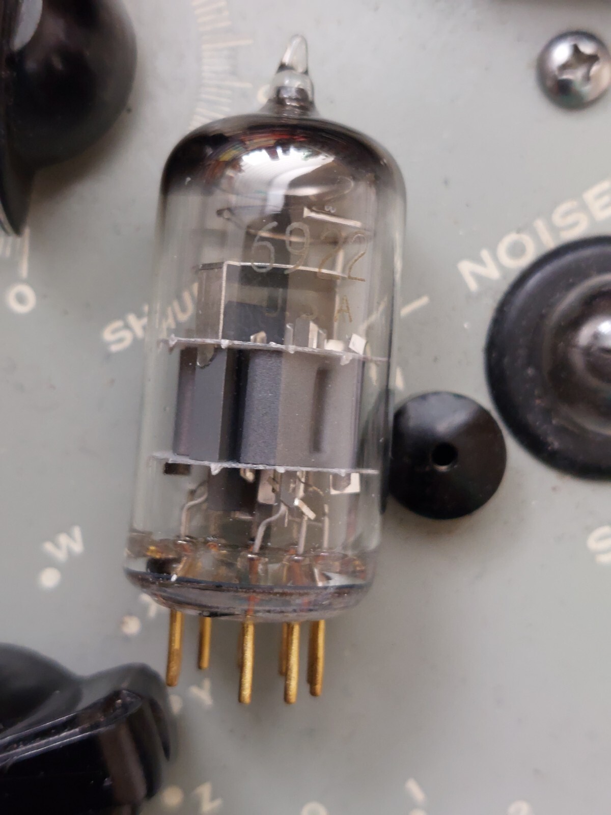 One(1) TV7D/U RE-TEST Good SYLVANIA 6922 E88CC Low-Noise Gold Pins Tube