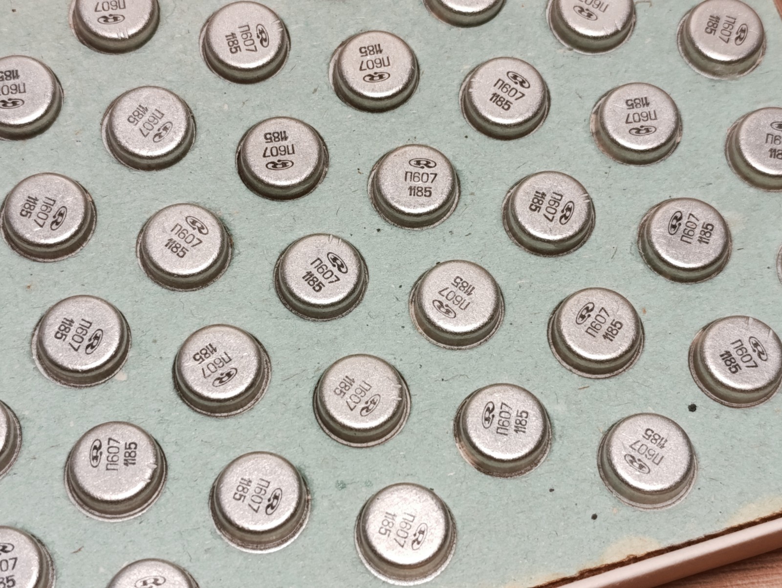50pcs P607 Germanium Transistor PNP soviet USSR 60Mhz 50pF 1.5W 30V