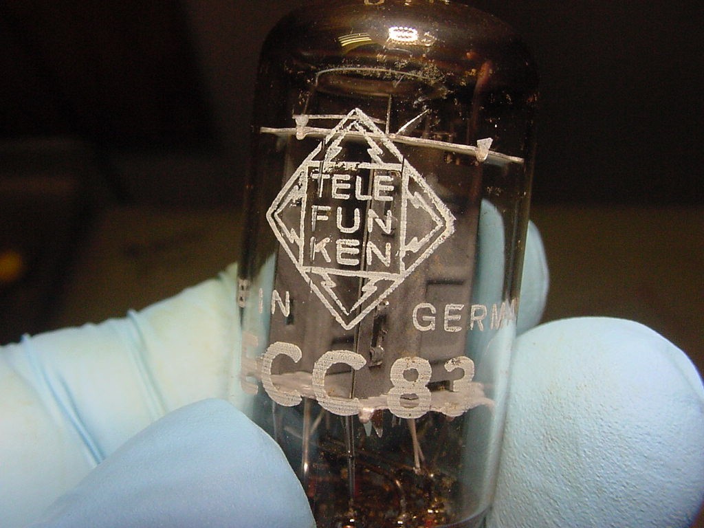 TELEFUNKEN 12AX7 ECC83 TUBE (ripple plate 1961 Berlin strong tested) LG*****