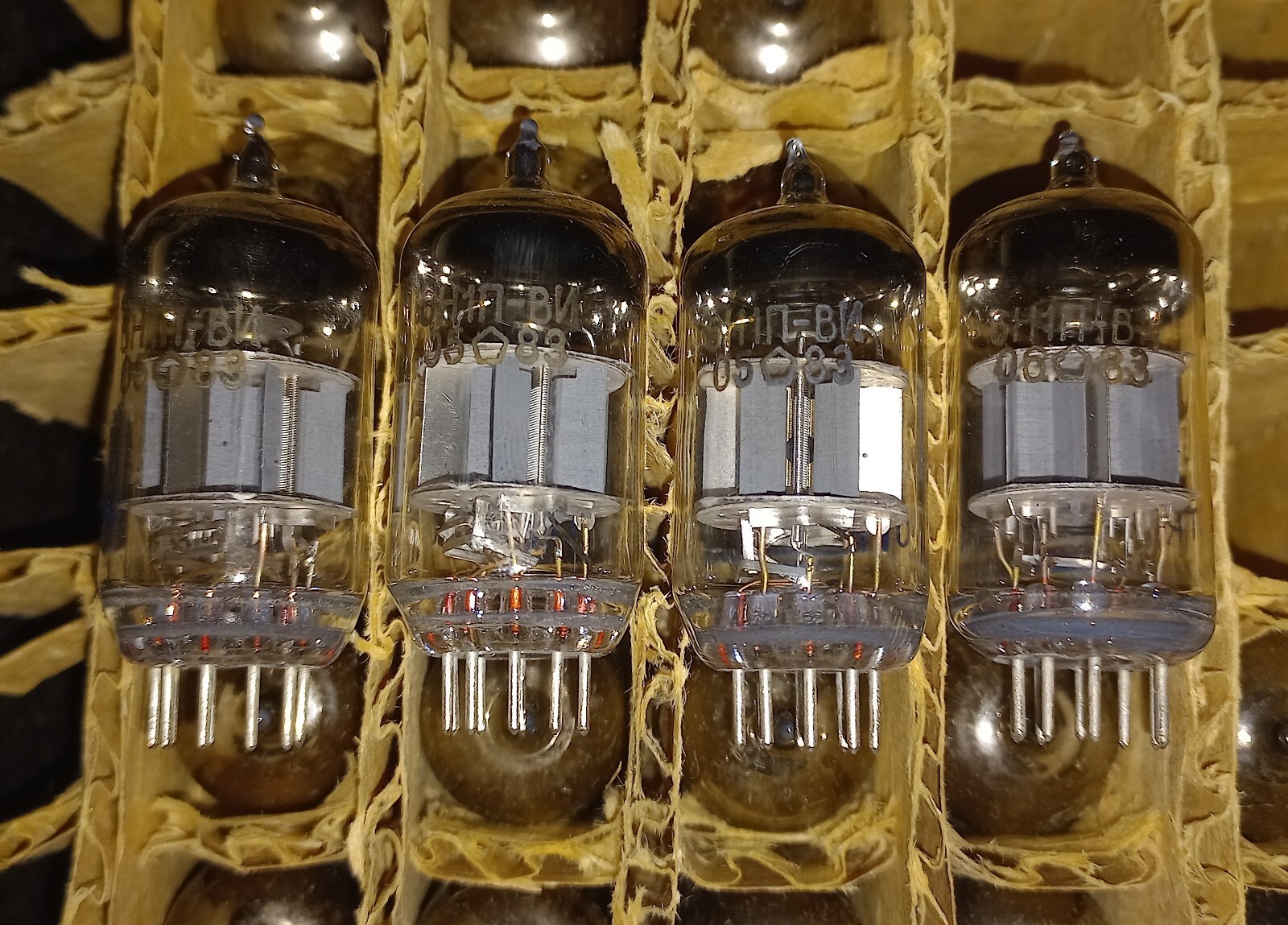 4 x NEVZ 6N1P-VI 6DJ8 Tubes
