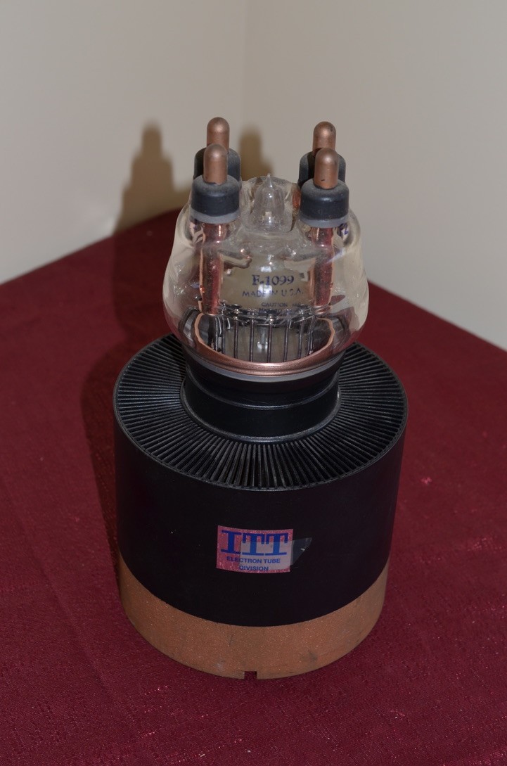 large broadcasting tube ITT electron tube division F-1099 made in USA