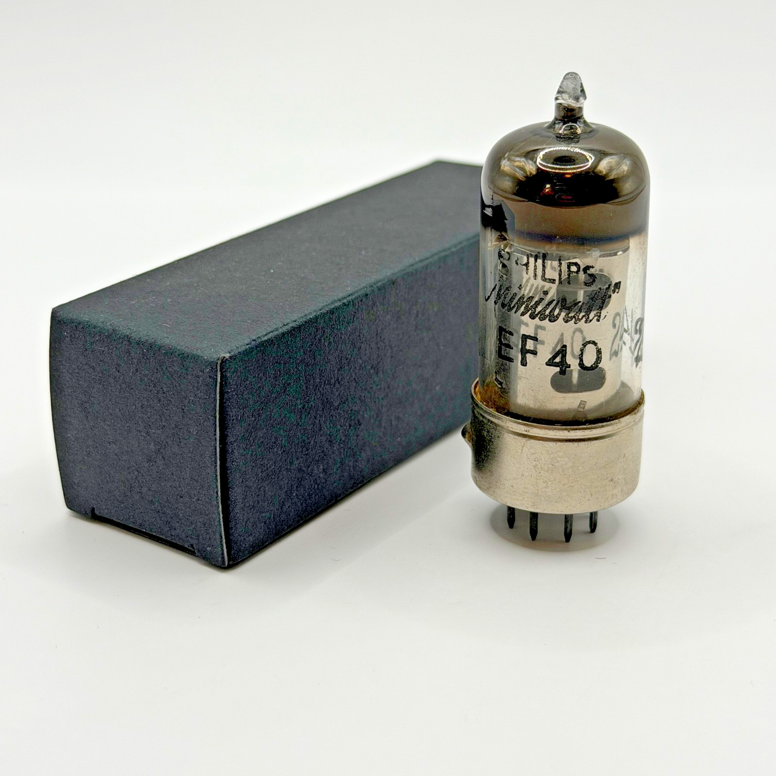 Philips Miniwatt EF40 CV3885 metal base tube, disc getter, Valvo Hamburg factory