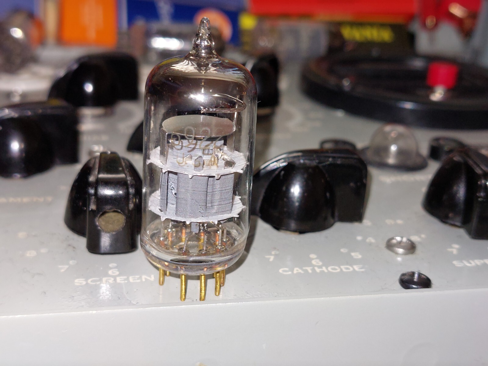 One(1) TV7D/U RE-TEST Good SYLVANIA 6922 E88CC Low-Noise Gold Pins Tube