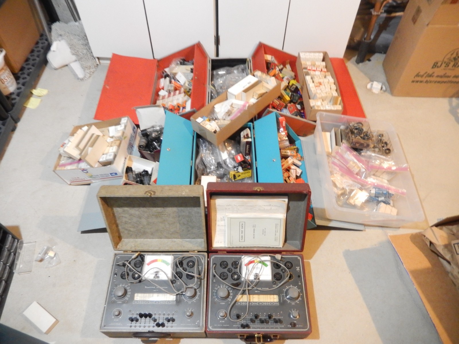 HUGE VINTAGE ELECTRONIC PARTS & VACUUM TUBE COLLECTION AS IS