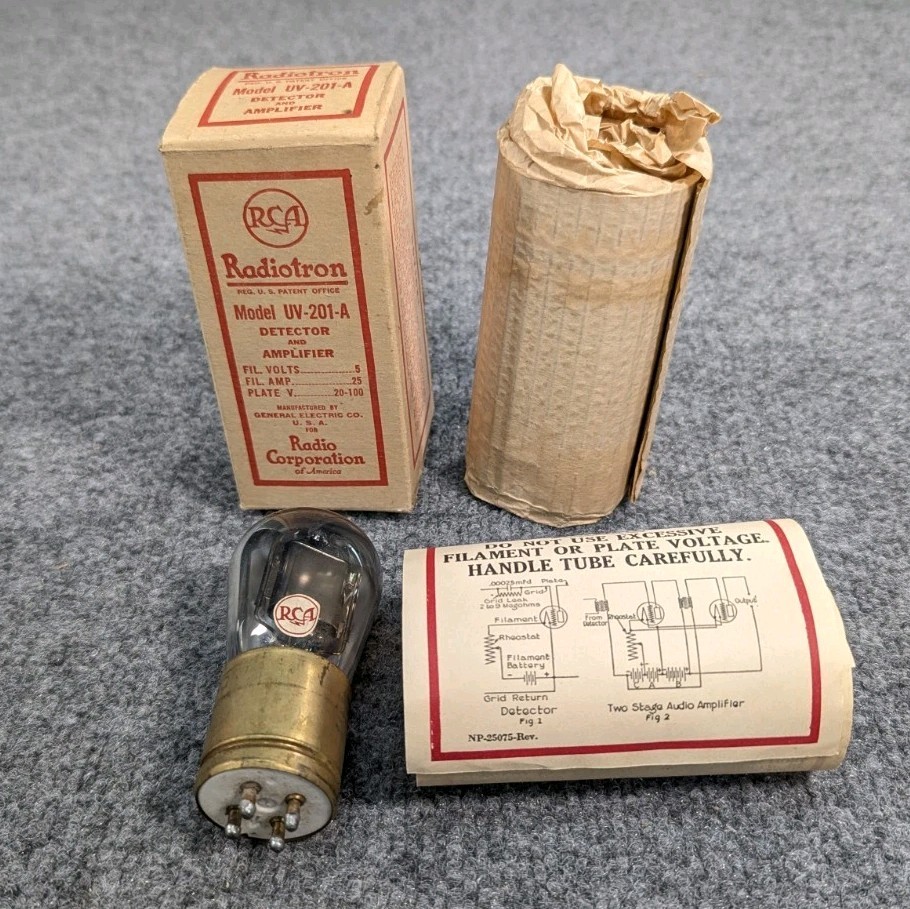 U62167 1920s Era RCA Radiotron UV201A Detector Amplifier Tube in the Bo G2U