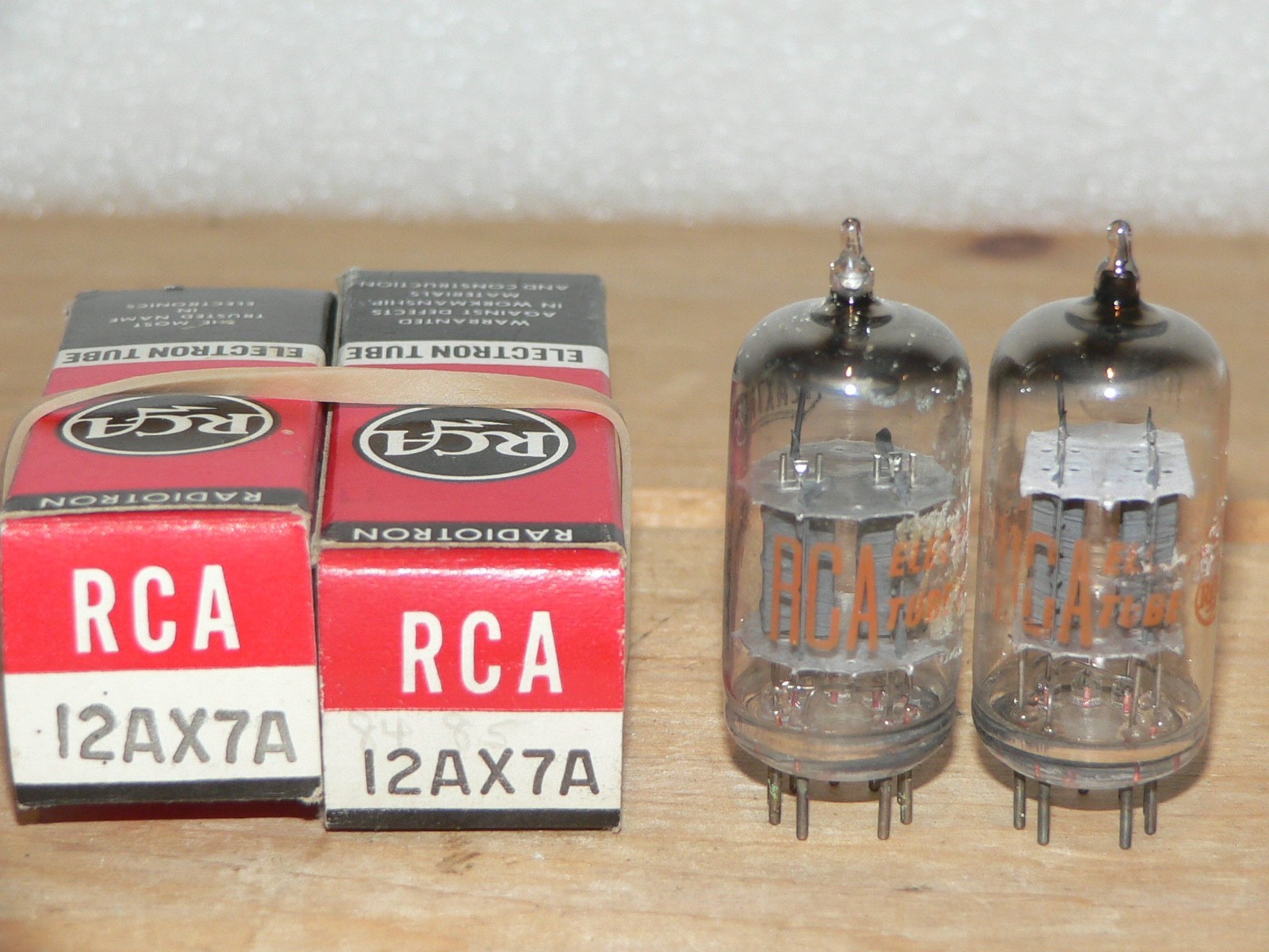 2 RCA 12AX7A Tubes (USA) TEST GOOD