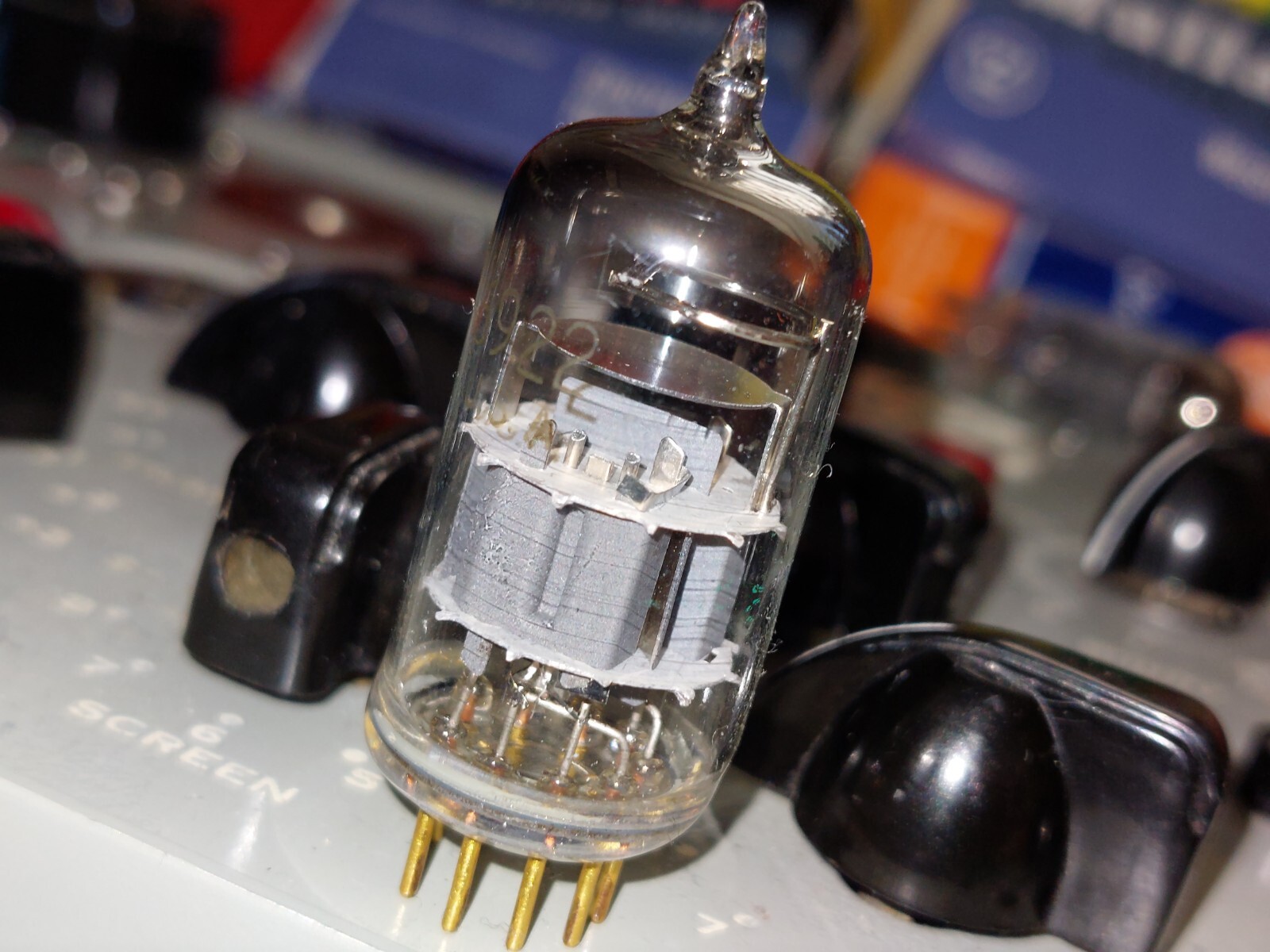 One(1) TV7D/U RE-TEST Good SYLVANIA 6922 E88CC Low-Noise Gold Pins Tube