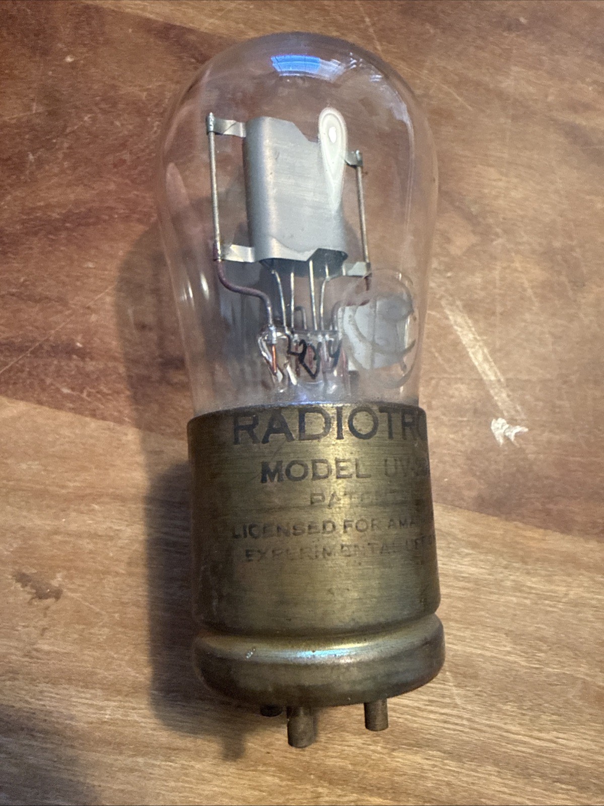 (4) RCA Radiotron UV-200,brass base, (3) tipped bulbs