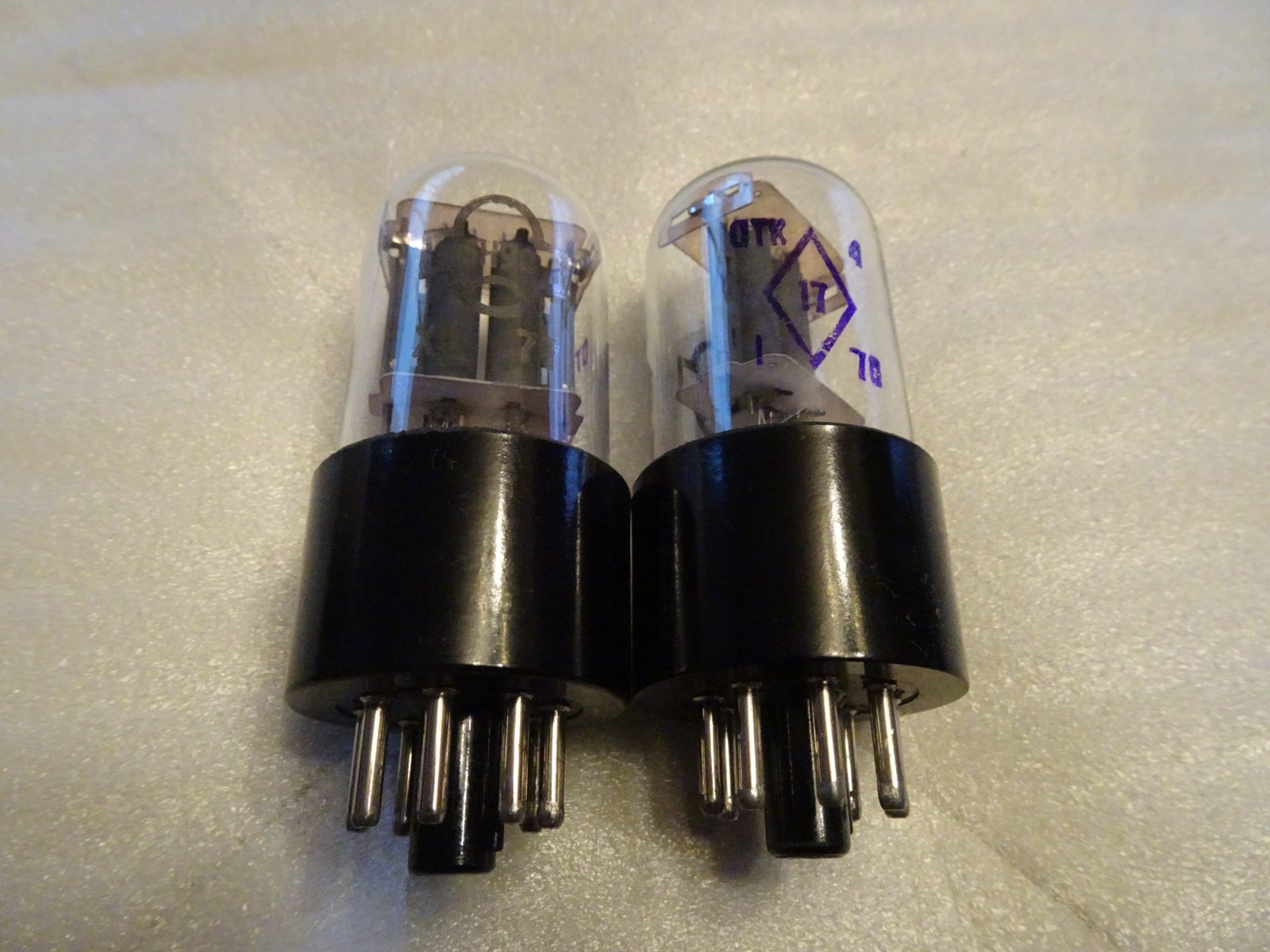 Pair of NOS Russia Reflector 6N9S/6N9C Tubes – Equivalent to 6SL7