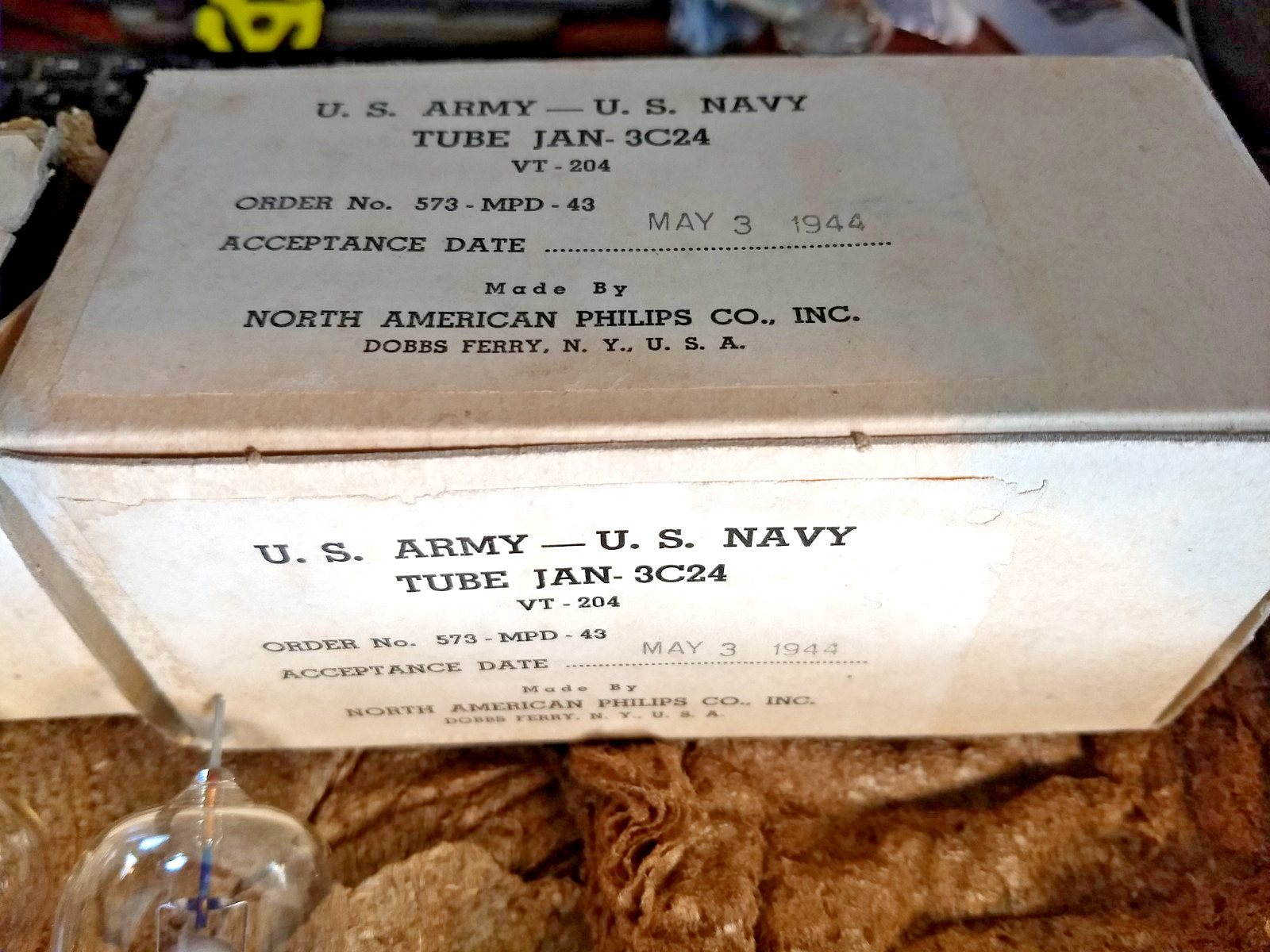 Pair 2 NORELCO PHILIPS JAN-3C24 / VT-204 Tubes MATHING DATE CODES 1944 ARMY NAVY