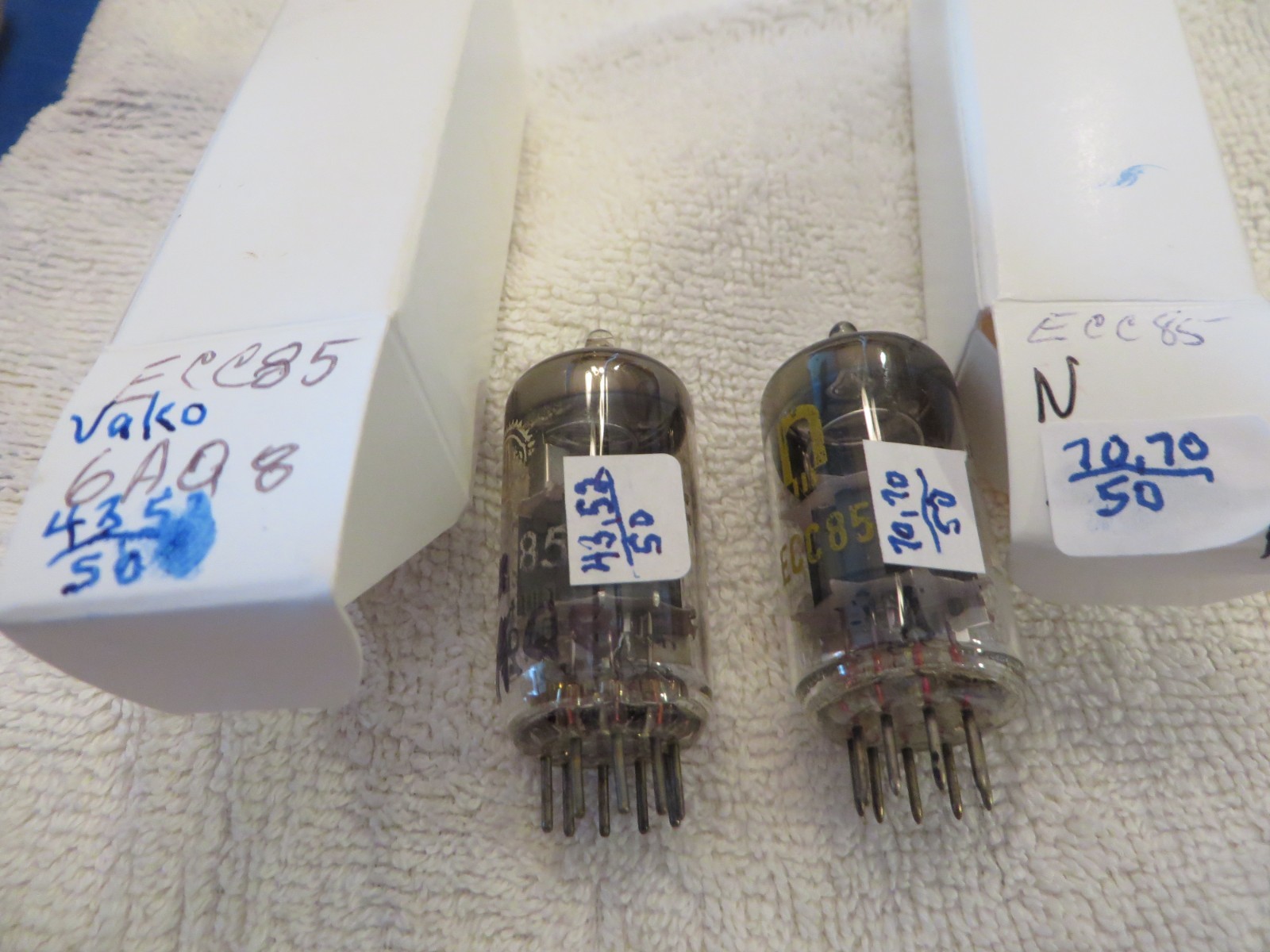 Radio tubes Two ECC85 / 6AQ8 Valco Tests 43/52 & N Japan tests new 70/70