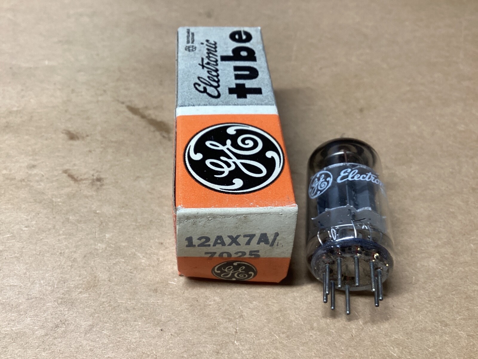 General Electric GE 12AX7A / 7025 tube #112H111*CO