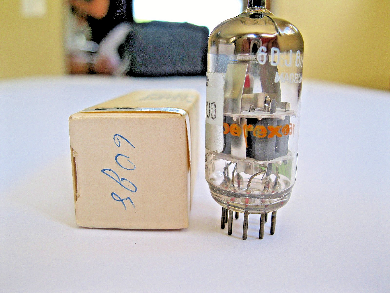AMPERXE 6DJ8/ECC88 AUDIO VACUUM TUBE MADE IN HOLAND TV-7 TESTED NEW.
