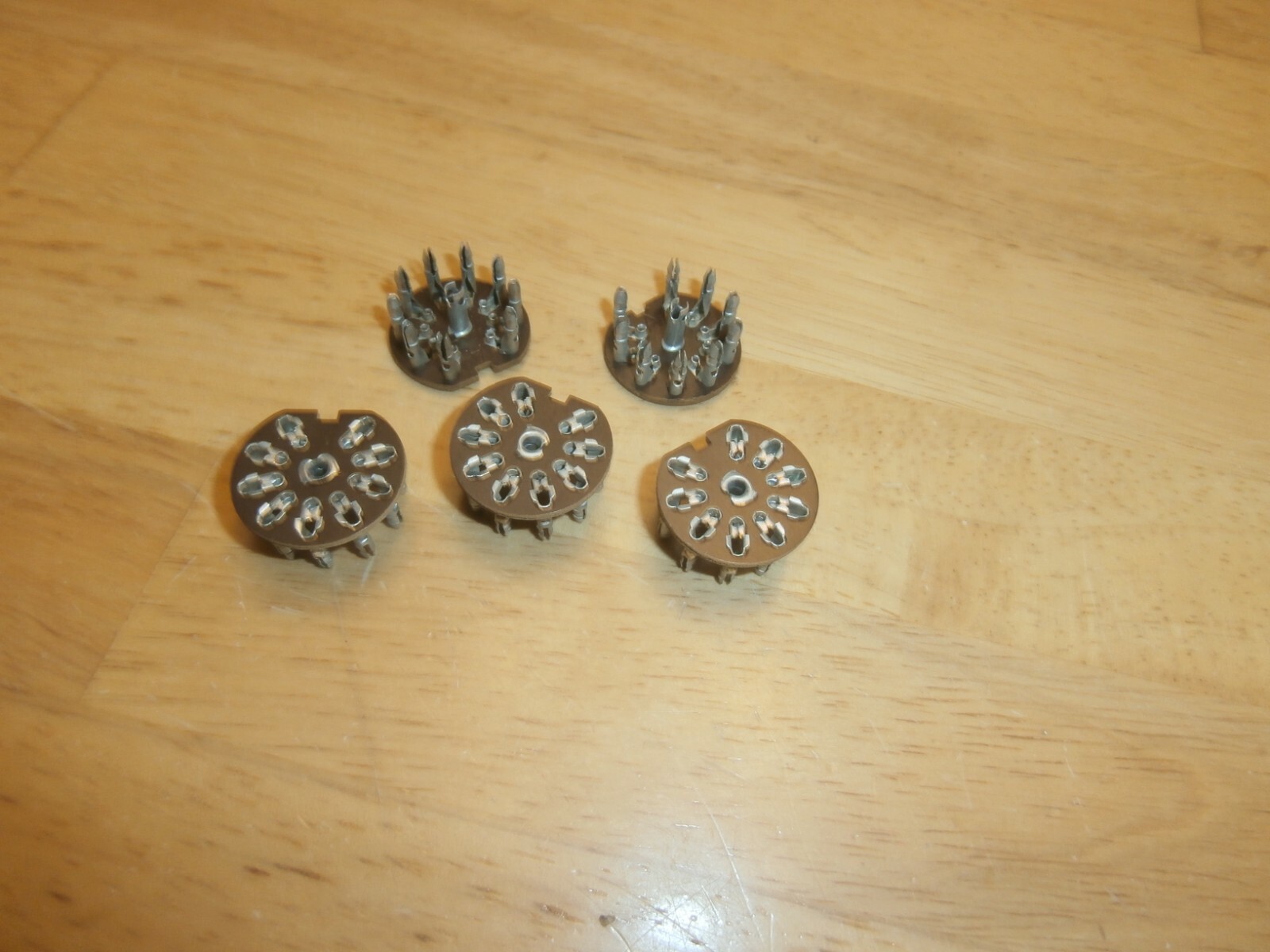 LOT/5 WALDOM WAFER 9 PIN TUBE SOCKET WITH CENTER SUPPORT PIN,PC392,NOS