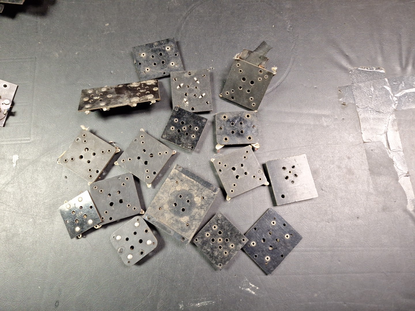 Vintage 4-pin Vacuum Tube Sockets Assorted 01A