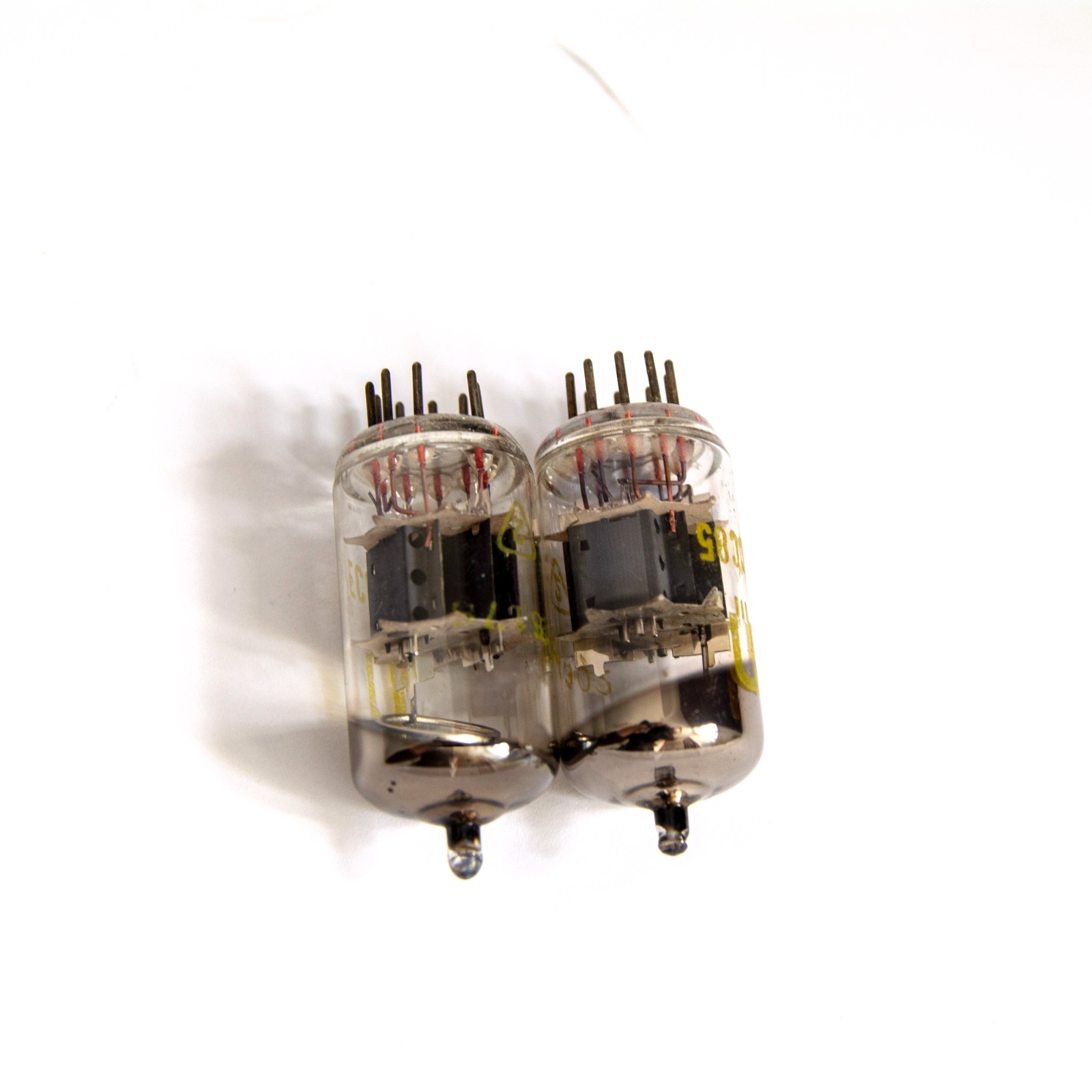 ECC85 RFT STRONG DOUBLE TRIODE TESTED TUBE = 6AQ8 B719 6L12. USED. 1 pc.