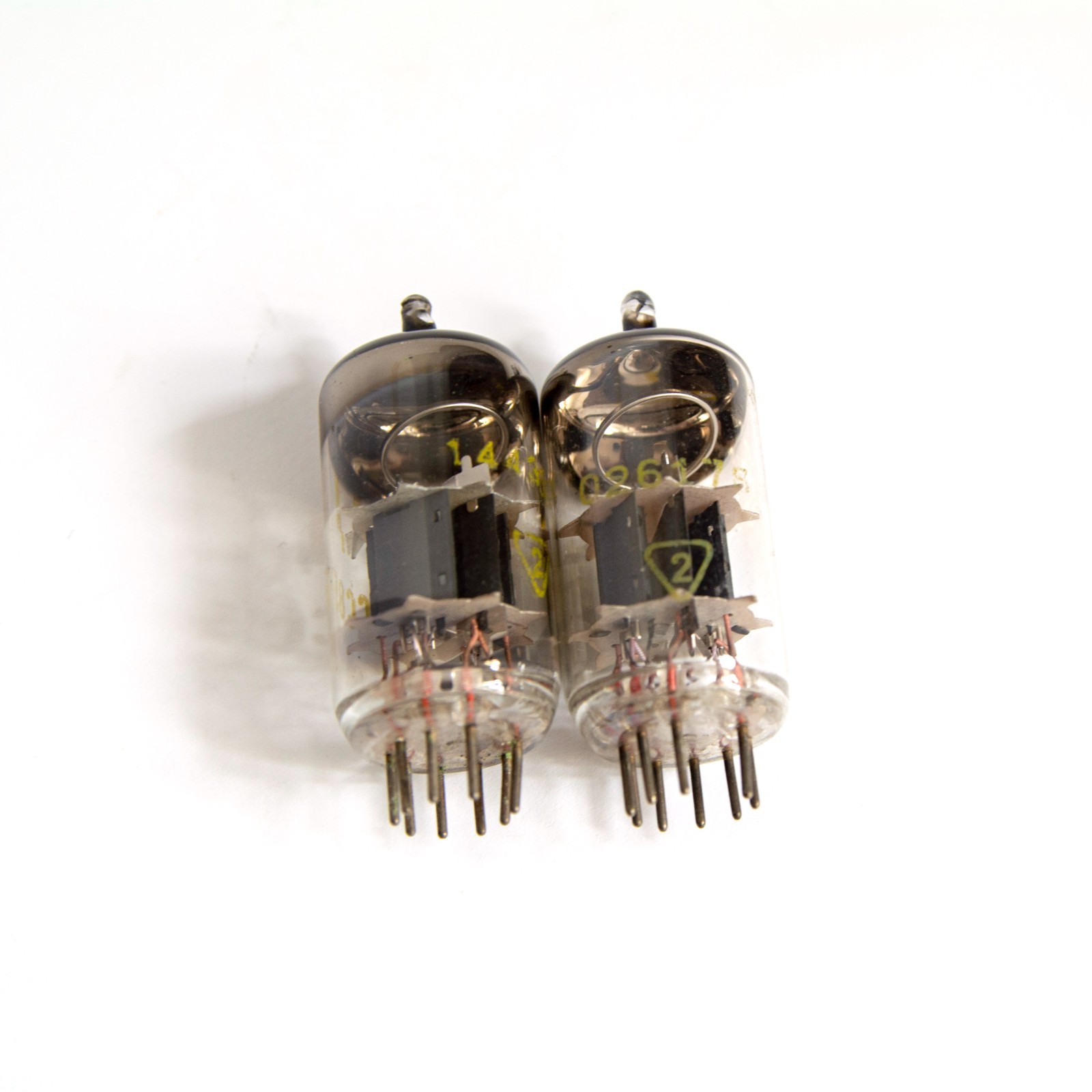 ECC85 RFT STRONG DOUBLE TRIODE TESTED TUBE = 6AQ8 B719 6L12. USED. 1 pc.