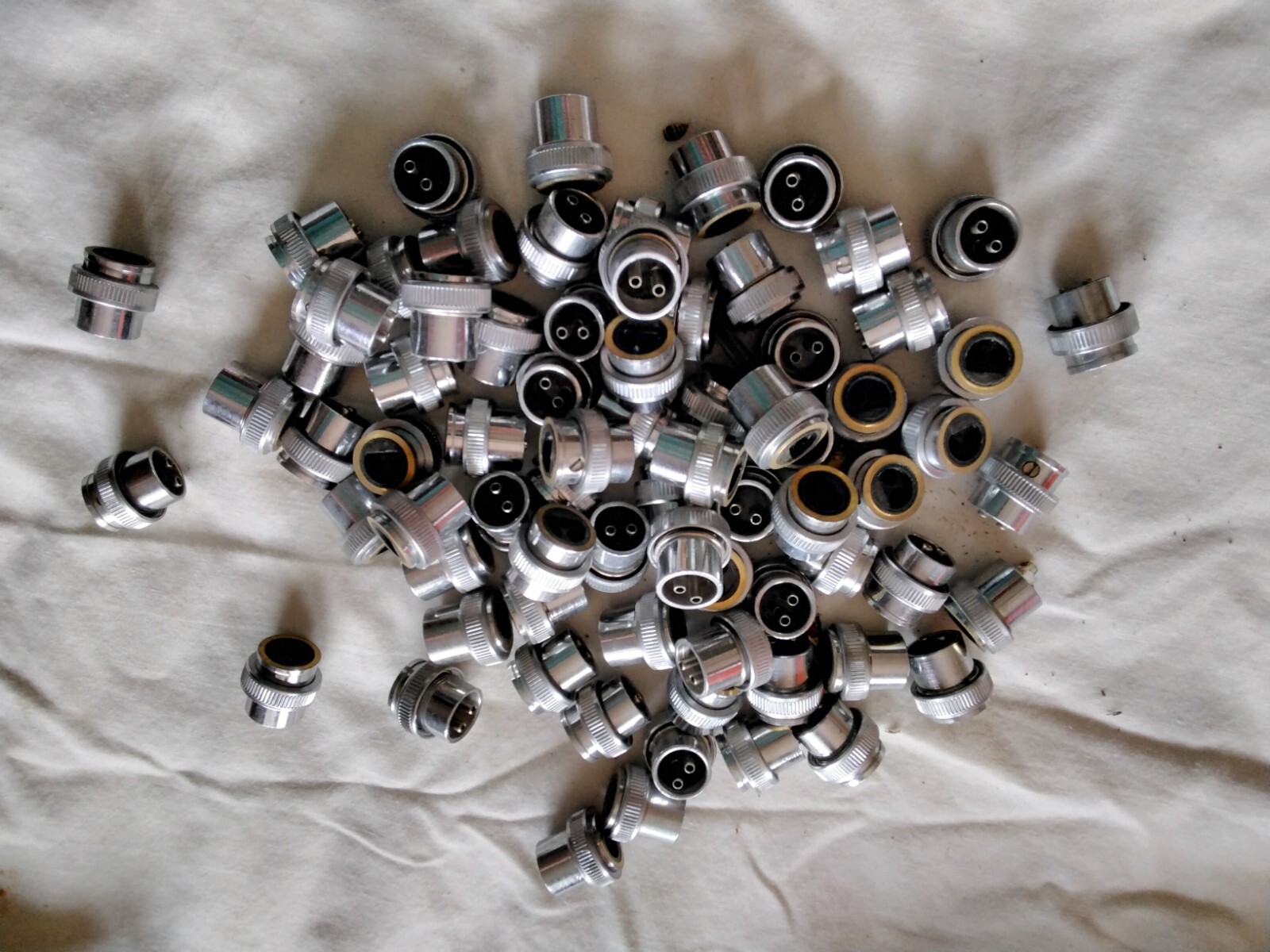 MC2M Vintage Amphenol 2 Pin Cable Connector . Lot of (25) pieces