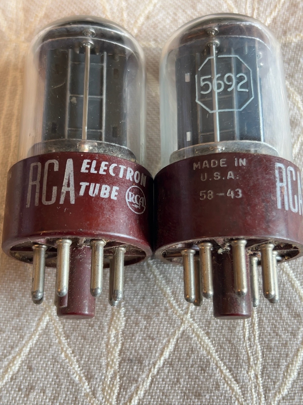 2 Vintage RCA 5692 Electron Vacuum Tubes Red Base Good Test Strong USA Pair