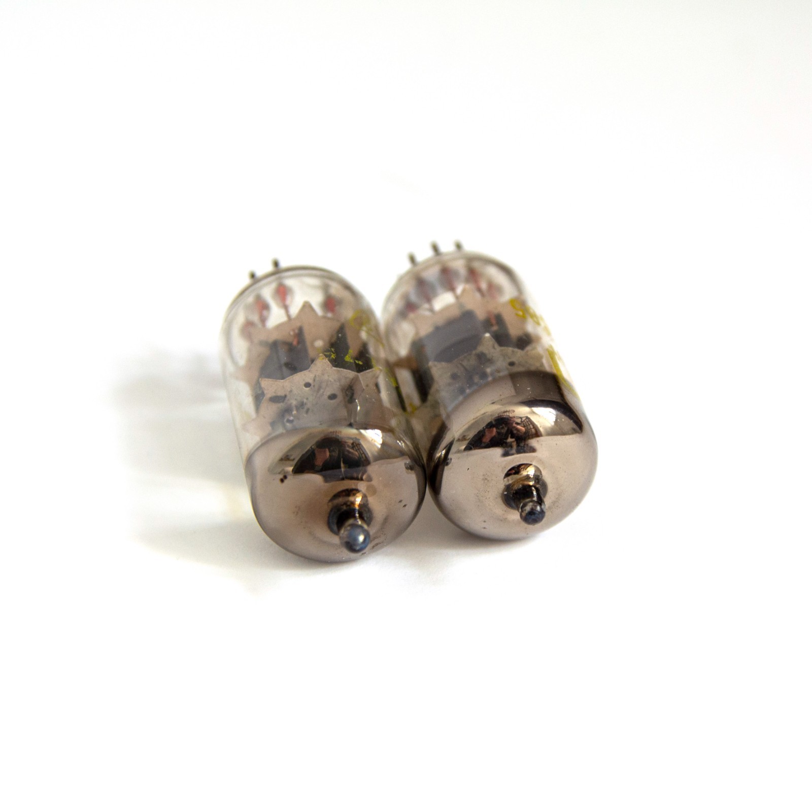 ECC85 RFT STRONG DOUBLE TRIODE TESTED TUBE = 6AQ8 B719 6L12. USED. 1 pc.