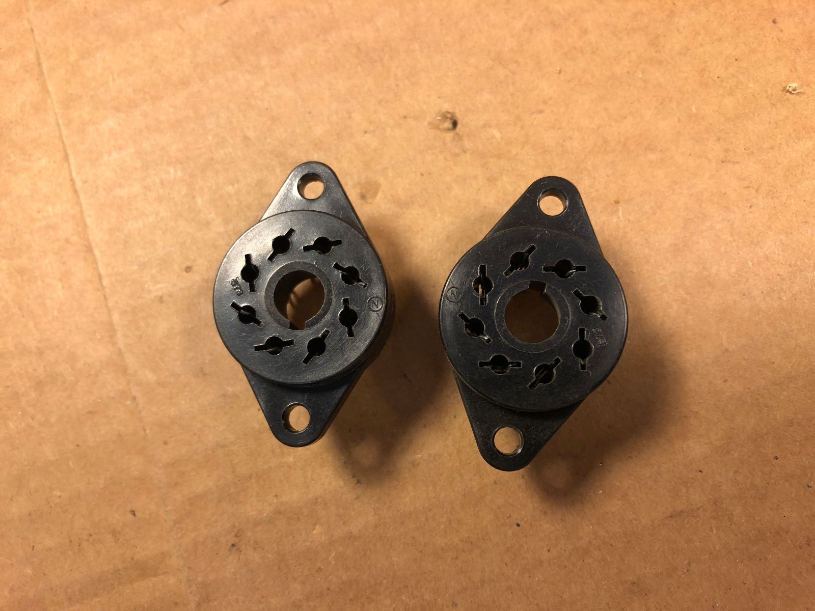 2 NOS Vintage Black 8-Pin Octal Vacuum Tube Sockets USA Alcon Bakelite (Qty Ava)