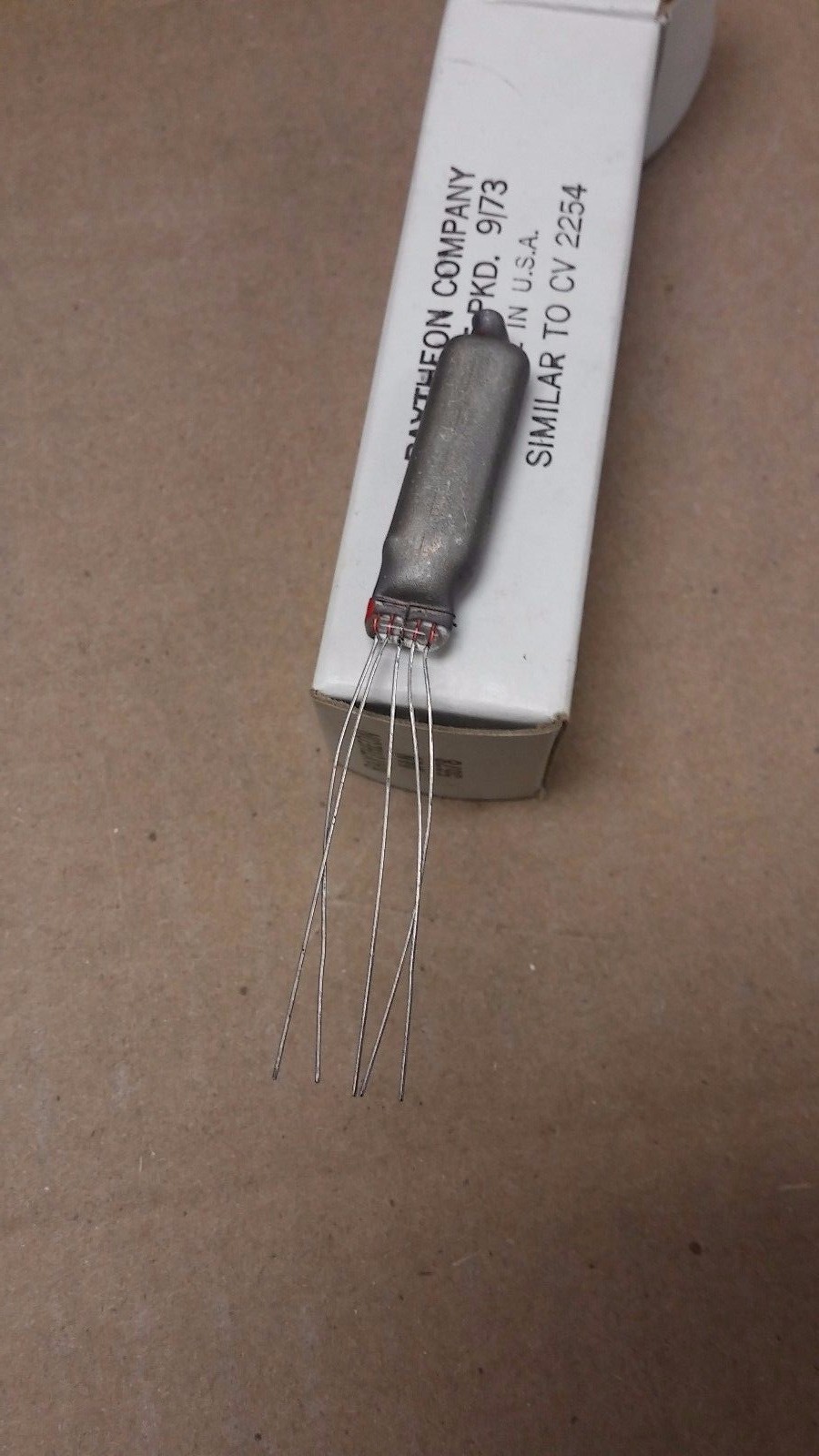 RAYTHEON ELECTRON TUBE JAN 5678 Subminiature Pentode 5960-230-5262 Lot of 5