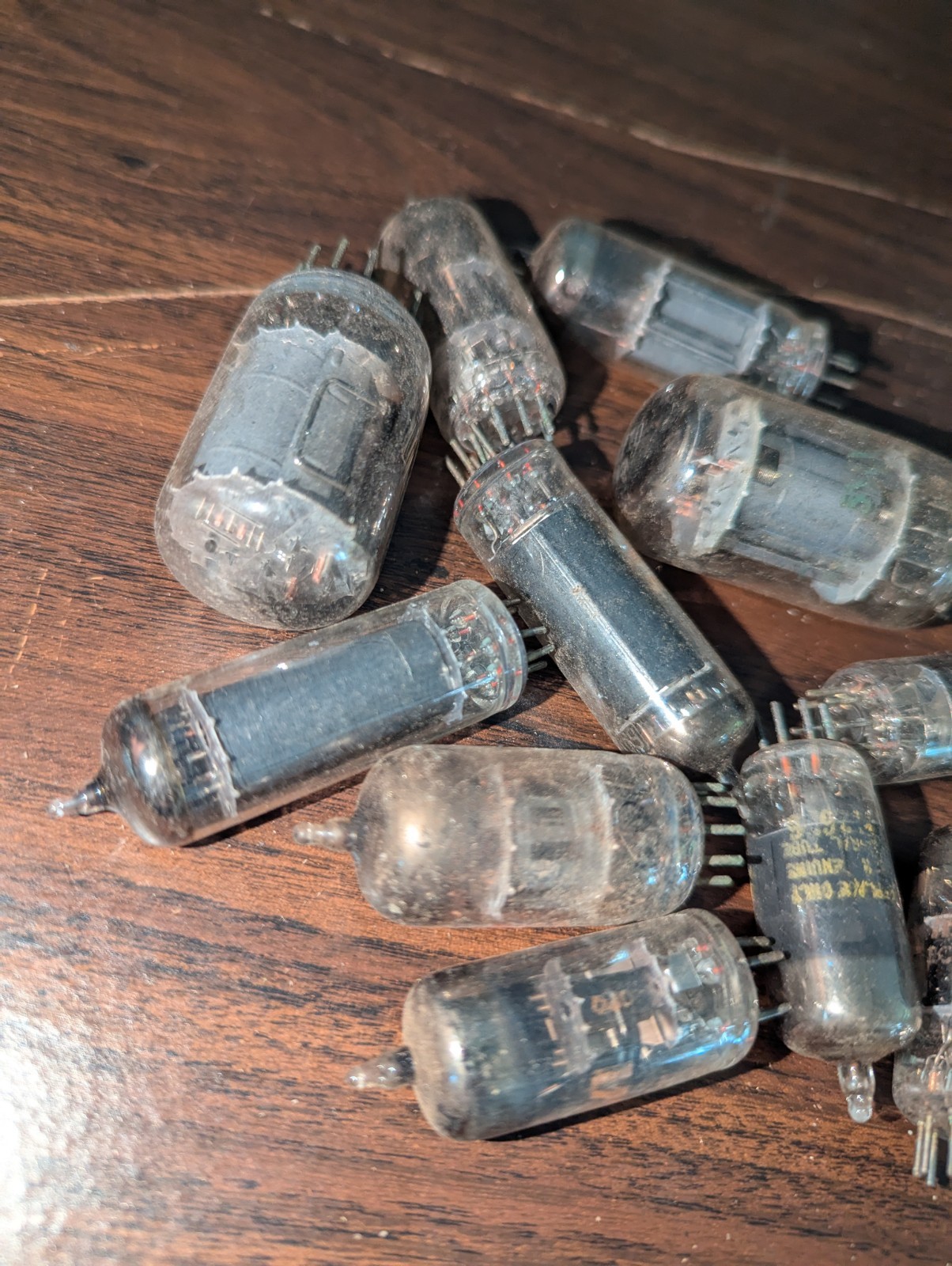 Mixed Lot of 100 untested vacuum tubes – Mostly Small And Medium As-is
