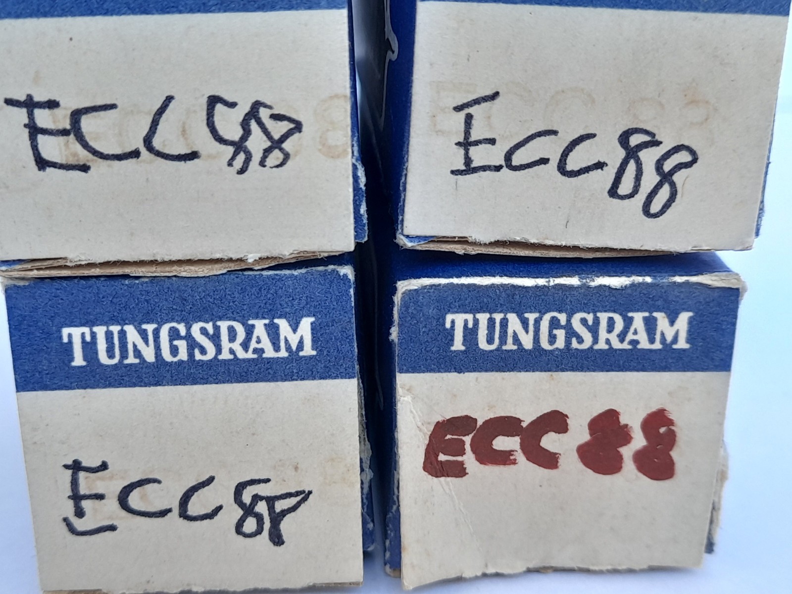 4x ECC88 / 6DJ8 audio tubes TUNGSRAM – NOS – ECC 88 – 1960s