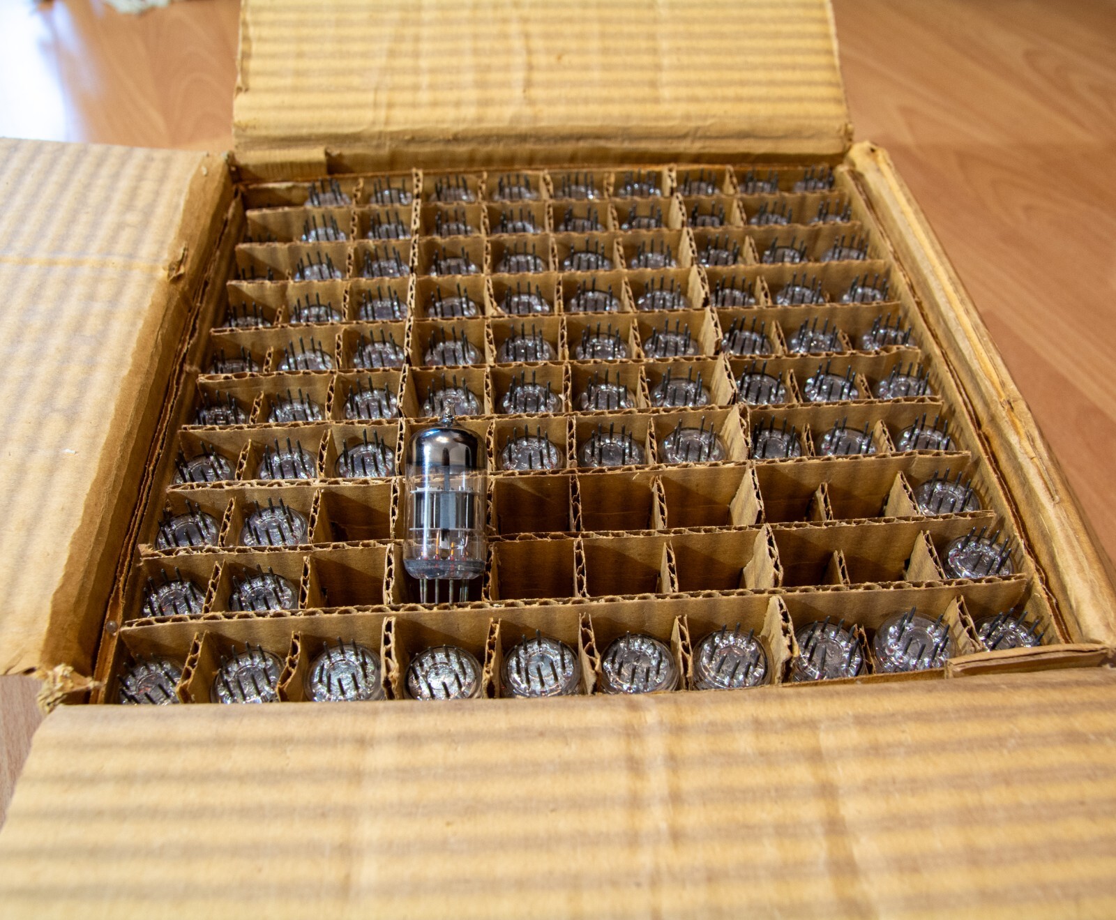 8 PCS 6N23P (E88CC / 6922 / 6DJ8) NOS VACUUM TUBES VOSKHOD. MIX. 1960-80’s.
