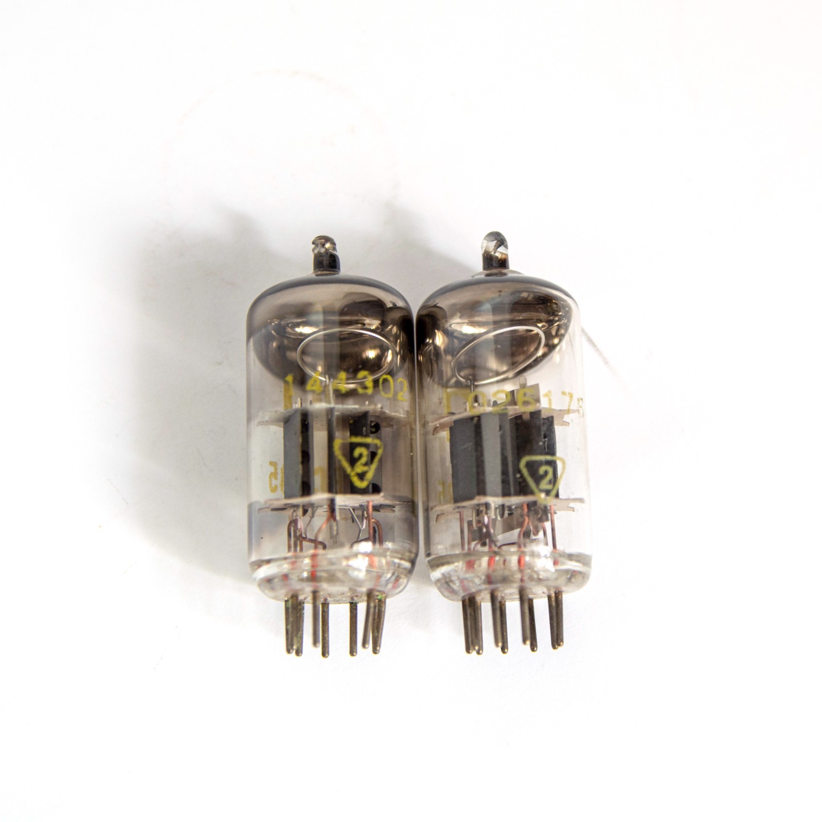ECC85 RFT STRONG DOUBLE TRIODE TESTED TUBE = 6AQ8 B719 6L12. USED. 1 pc.