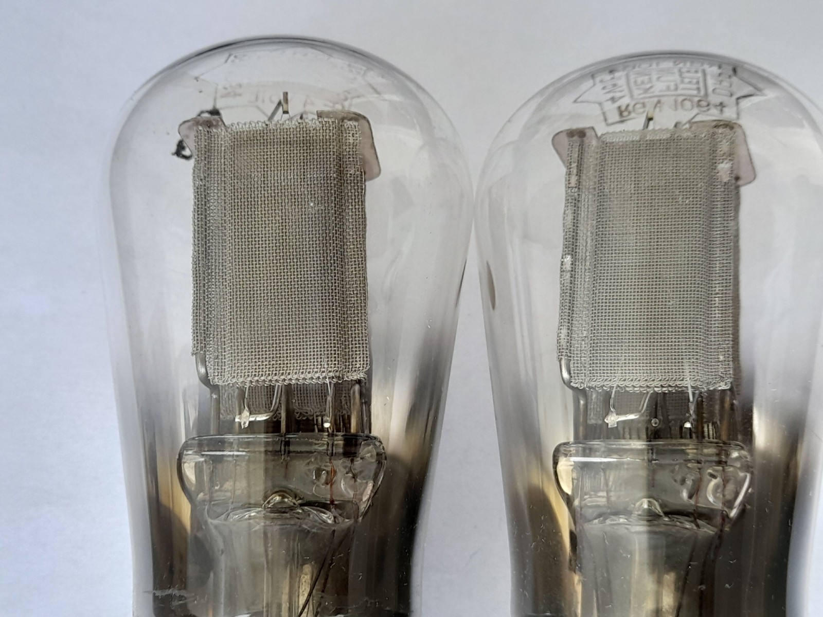 2x RGN1064 TELEFUNKEN tubes GLOBE / BIG MESH (~ AZ1 ) – 1935 – RGN 1064