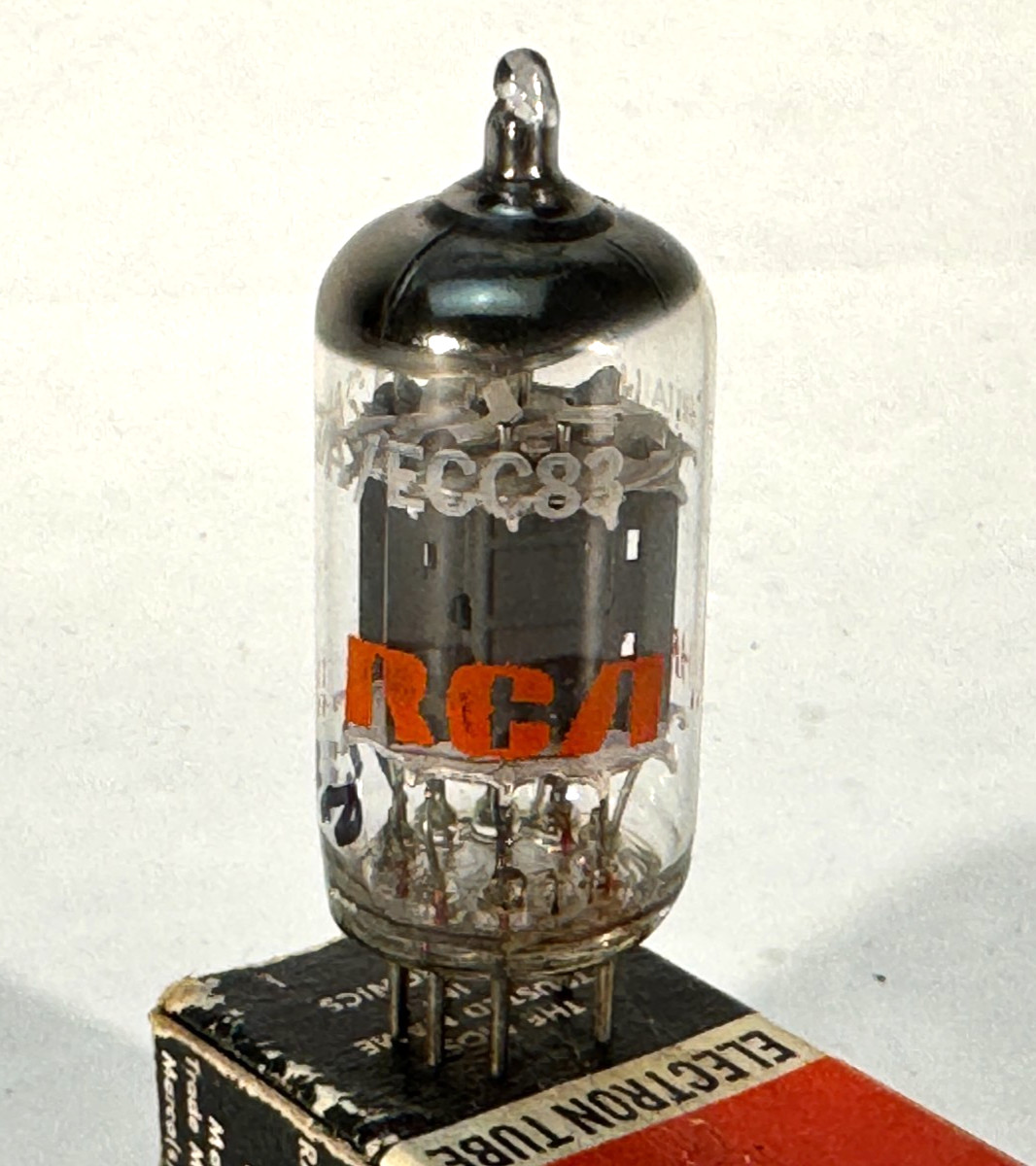 RCA 12AX7A /ECC83 15mm Long Ribbed Gray Plate. Halo Getter. Tests Strong (M)