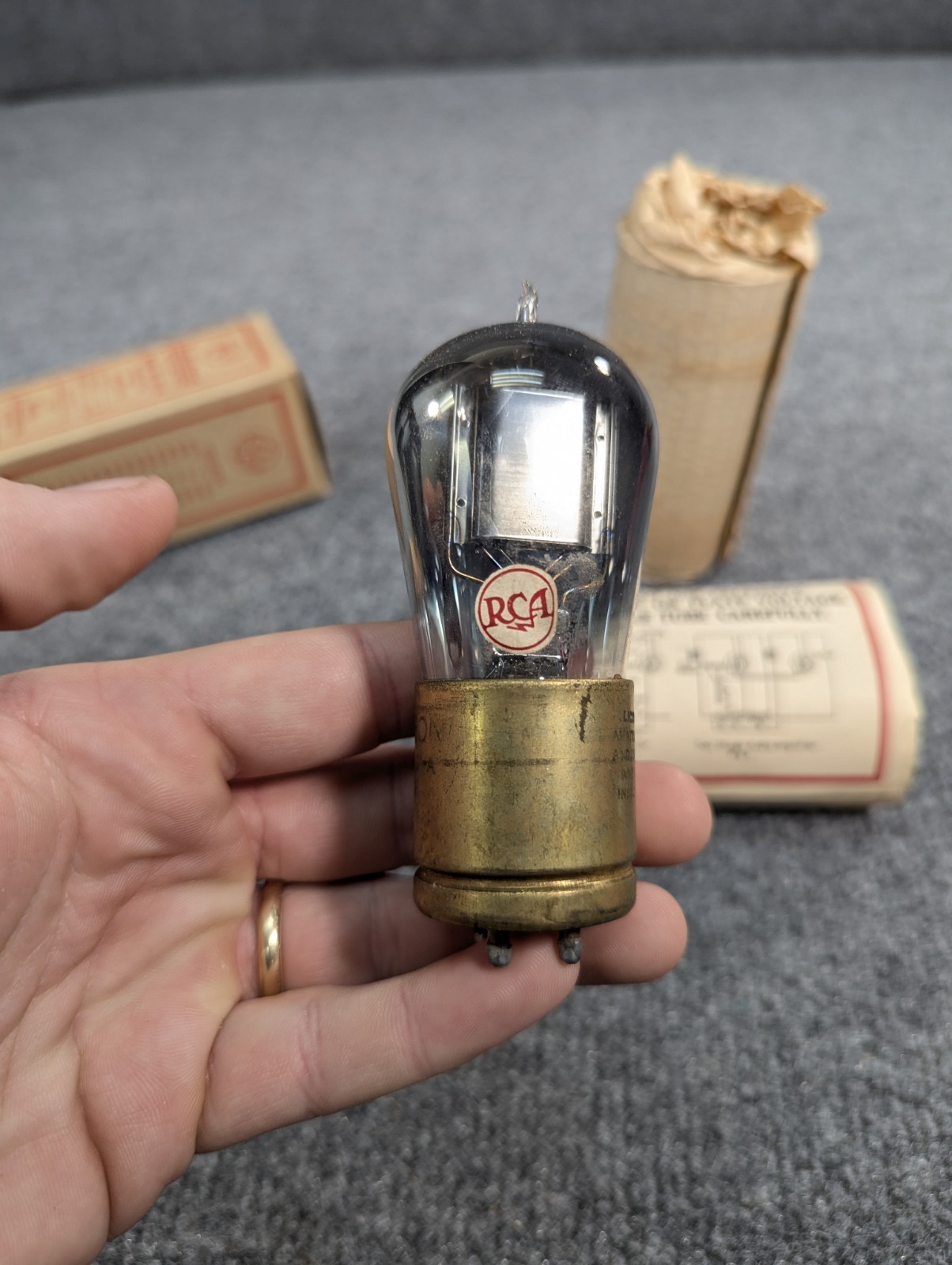 U62167 1920s Era RCA Radiotron UV201A Detector Amplifier Tube in the Bo G2U
