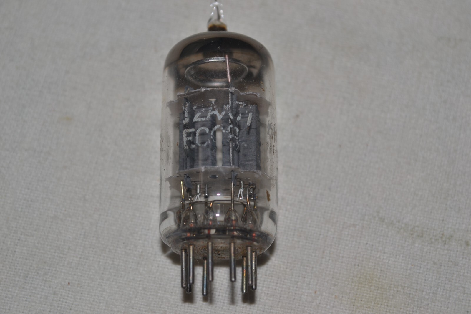 Strong & Balanced Vintage 1960s GE General Electric 12AX7A / ECC83 TUBE