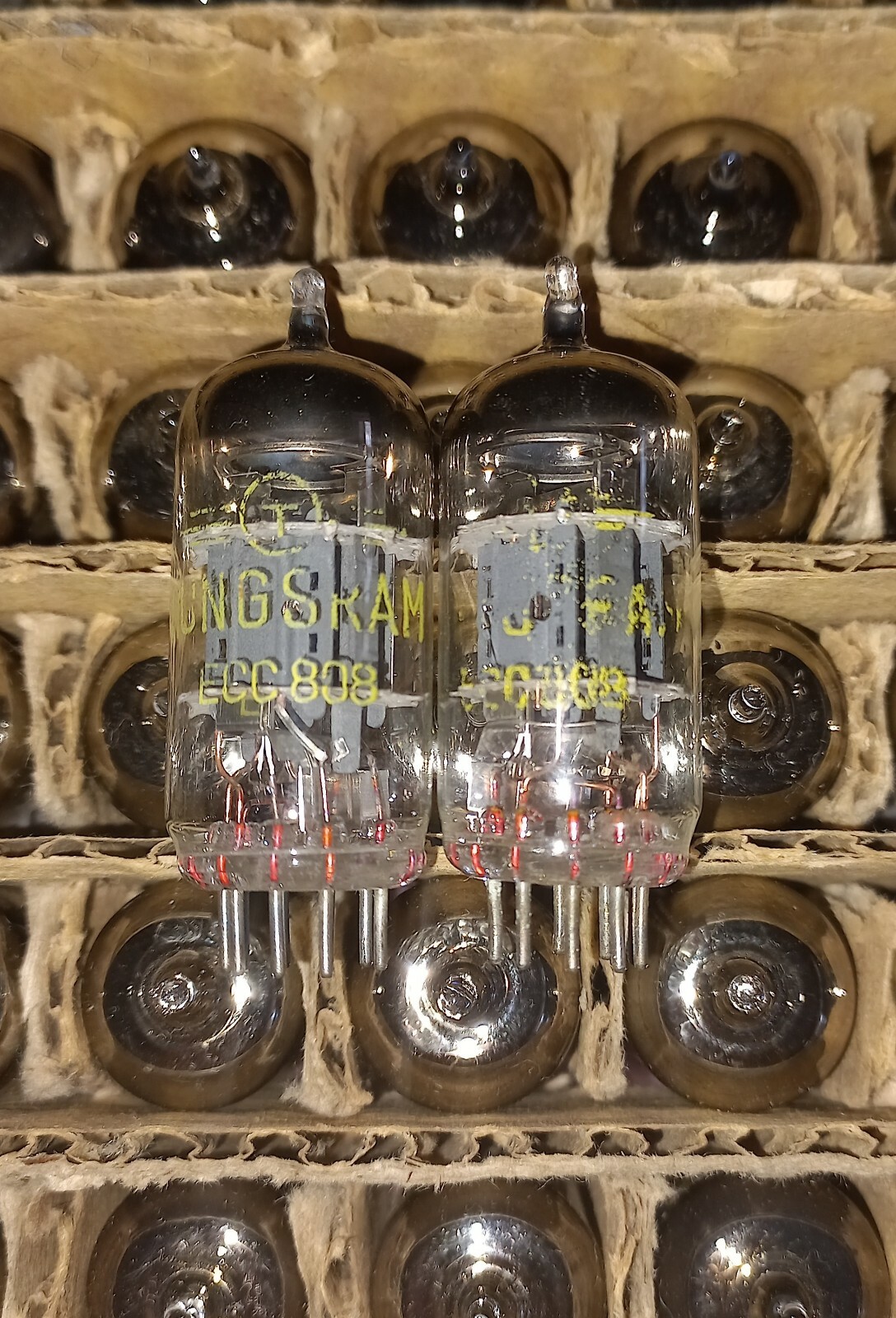 2 x Tungsram ECC808 Tubes