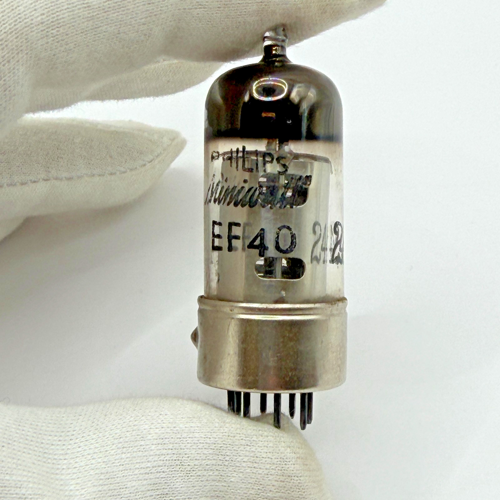 Philips Miniwatt EF40 CV3885 metal base tube, disc getter, Valvo Hamburg factory