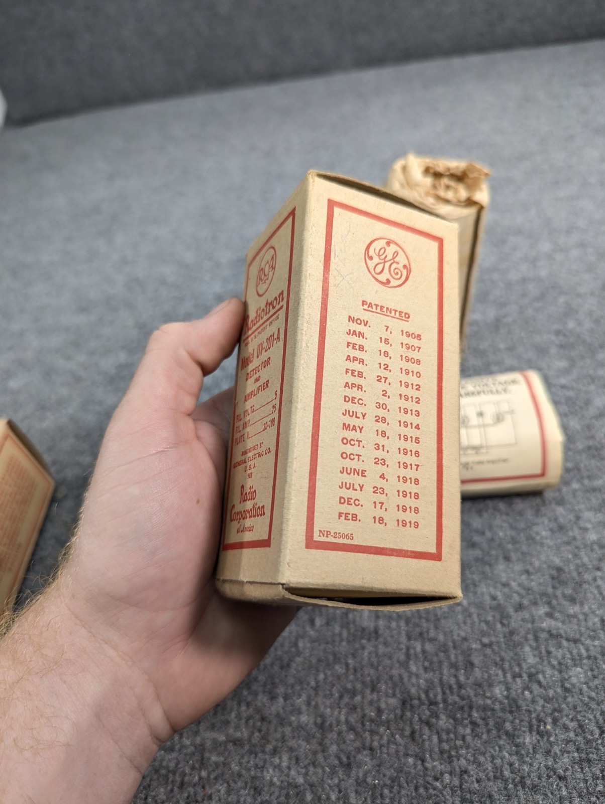 U62167 1920s Era RCA Radiotron UV201A Detector Amplifier Tube in the Bo G2U