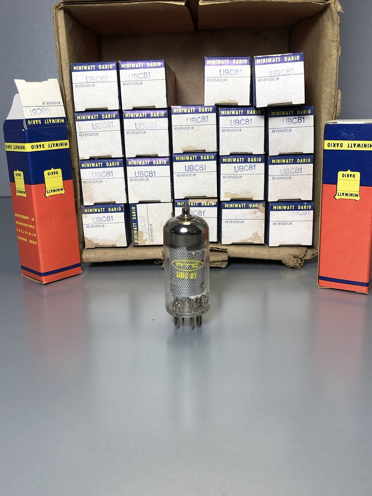 10x UBC81 Miniwatt Dario NOS NIB Tubes 1971 France La Radiotechnique – Vintage
